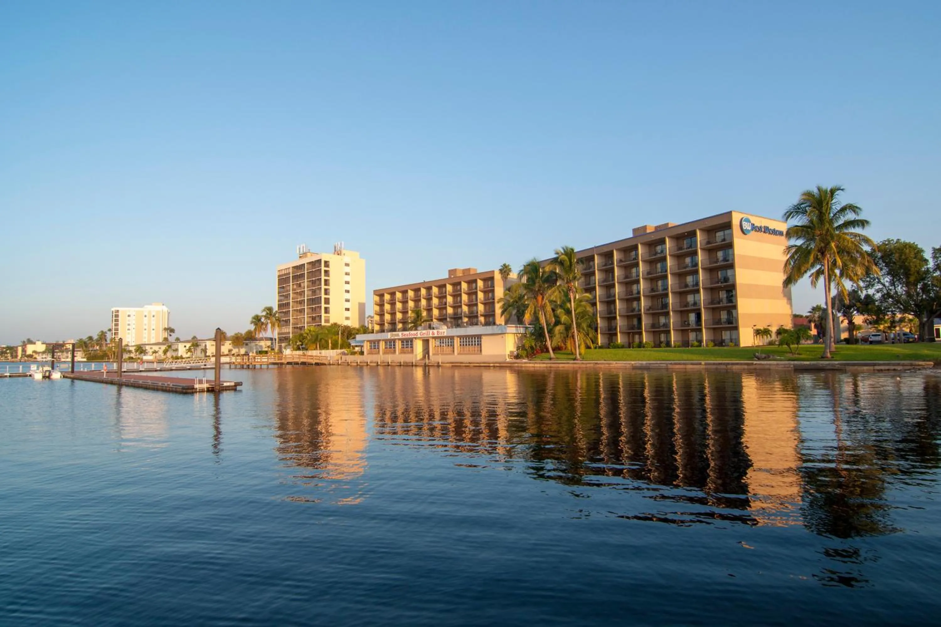 Property building in Best Western Fort Myers Waterfront
