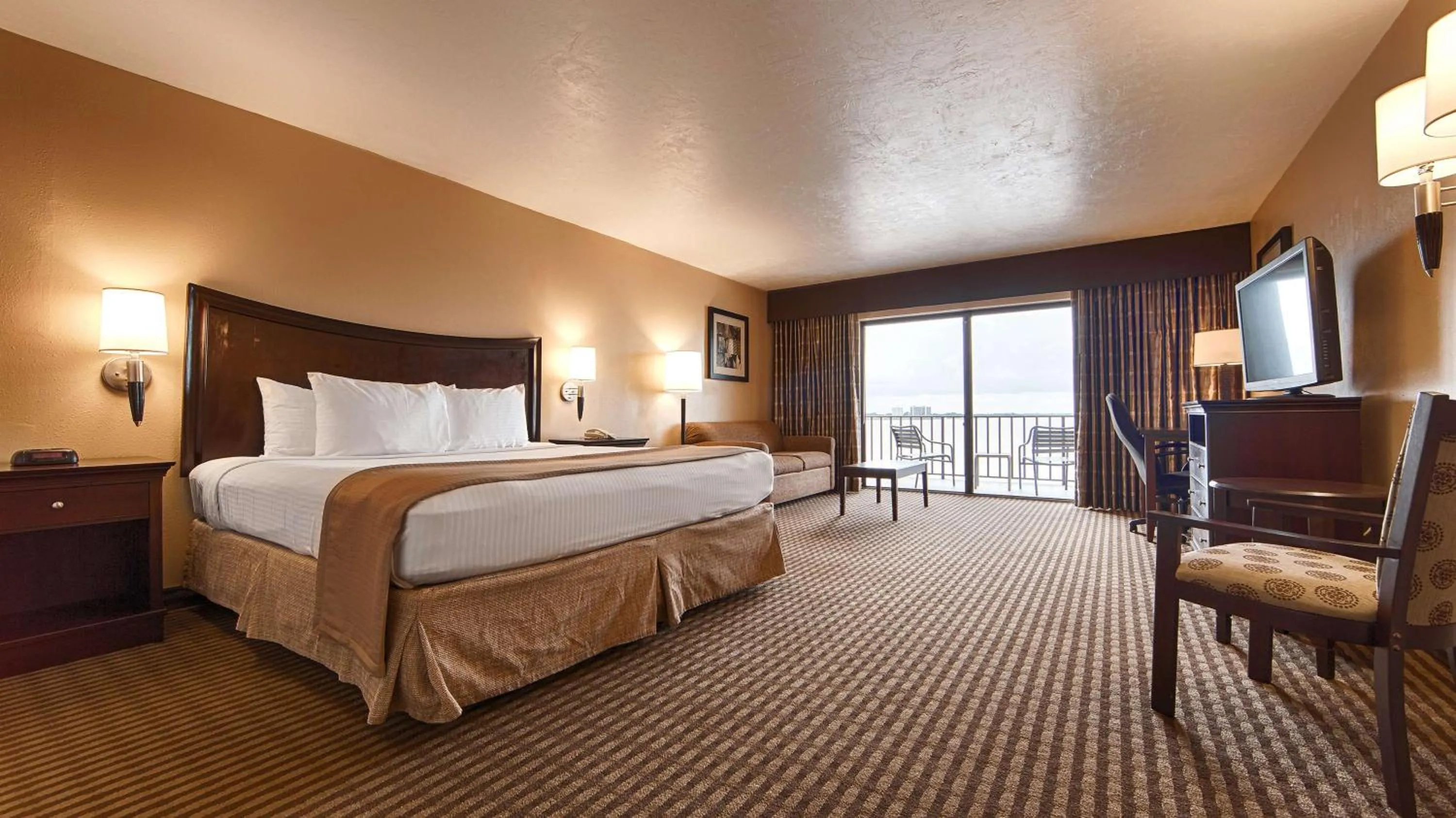 Photo of the whole room, Bed in Best Western Fort Myers Waterfront