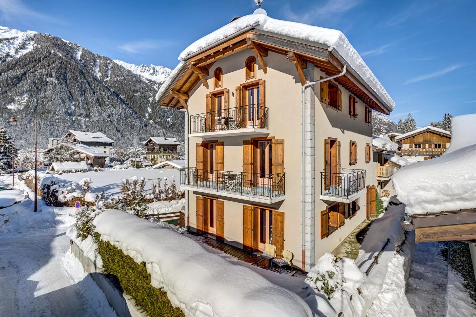 Property building in Villa Mont Blanc