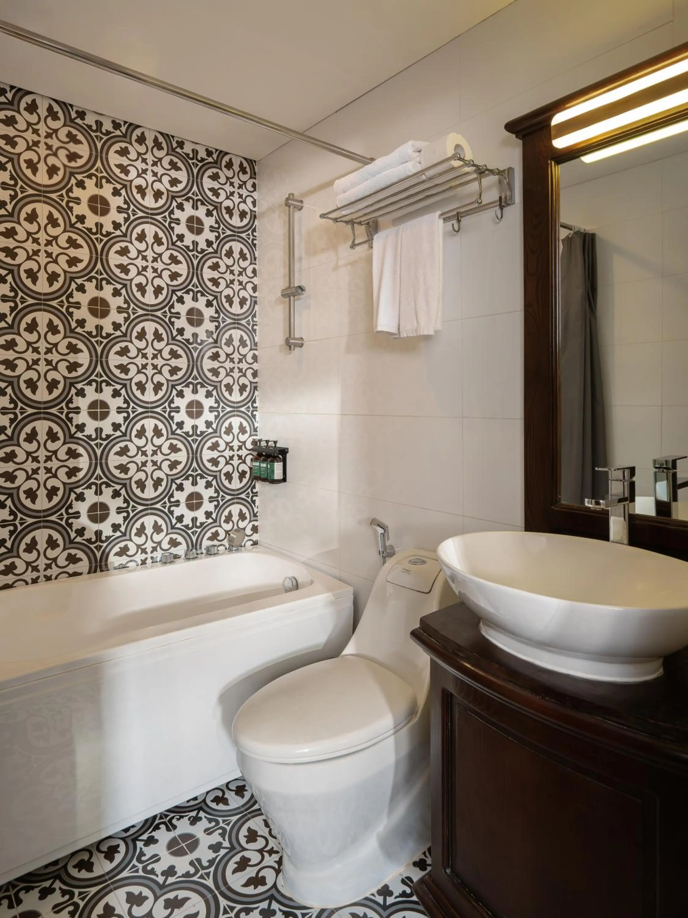 Shower in The Odys Boutique Hotel