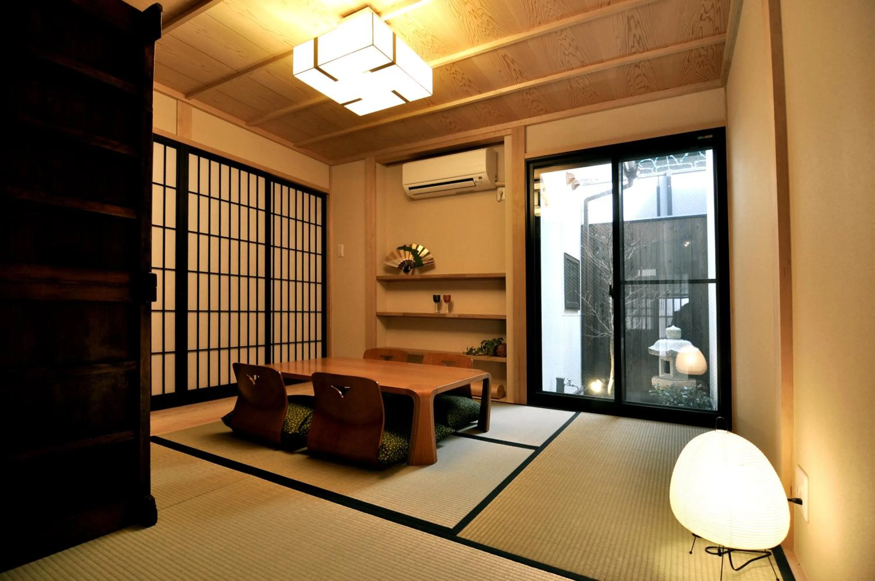 Living room in Wakakusa-an