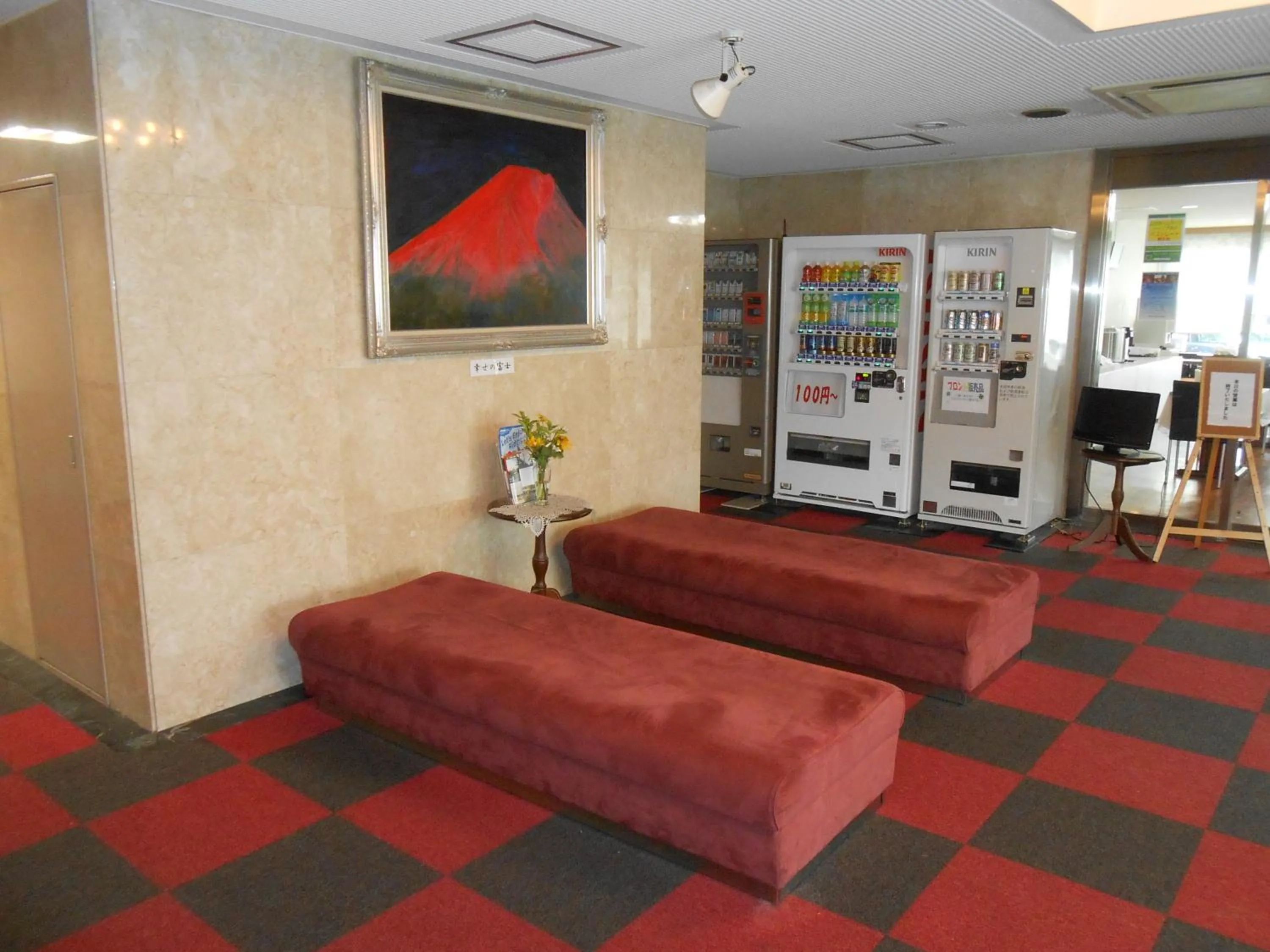 Communal lounge/ TV room in Select Inn Mishima