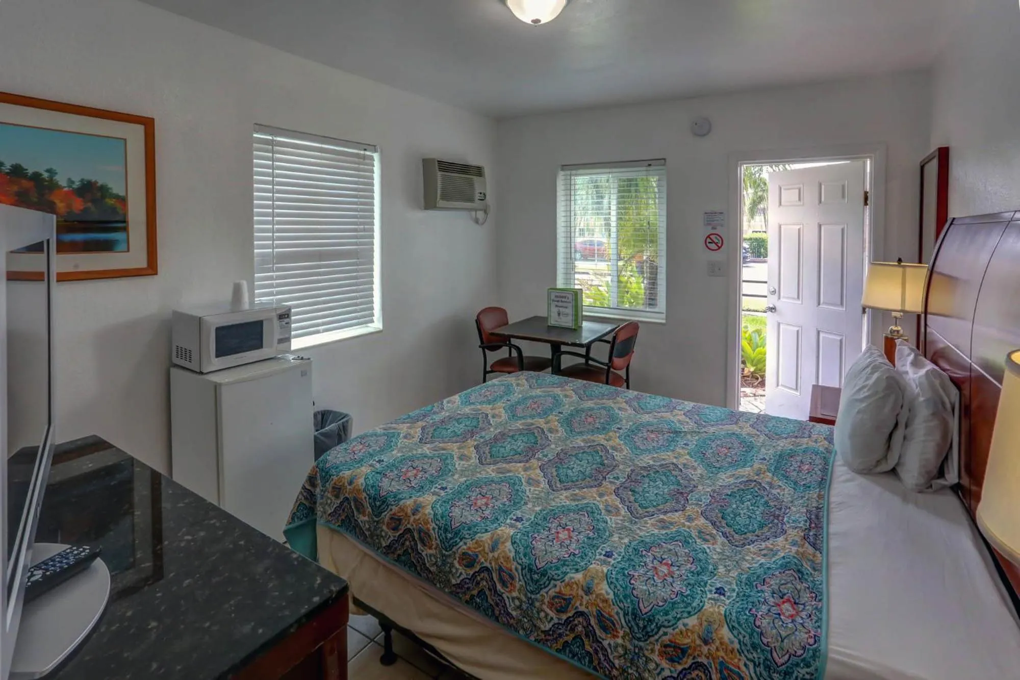 Bed in Green Seas Motel