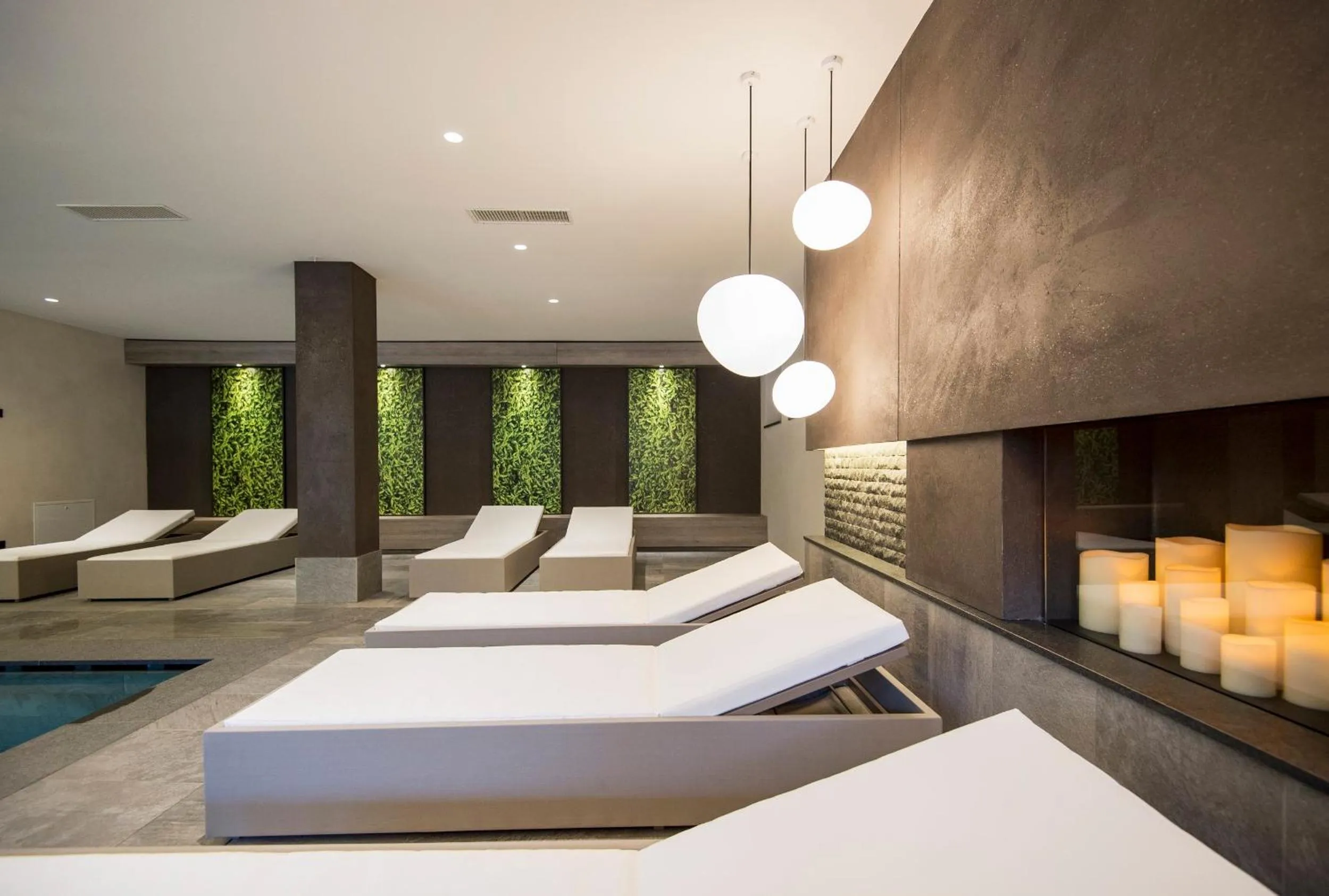 Swimming pool in Amaris Suites