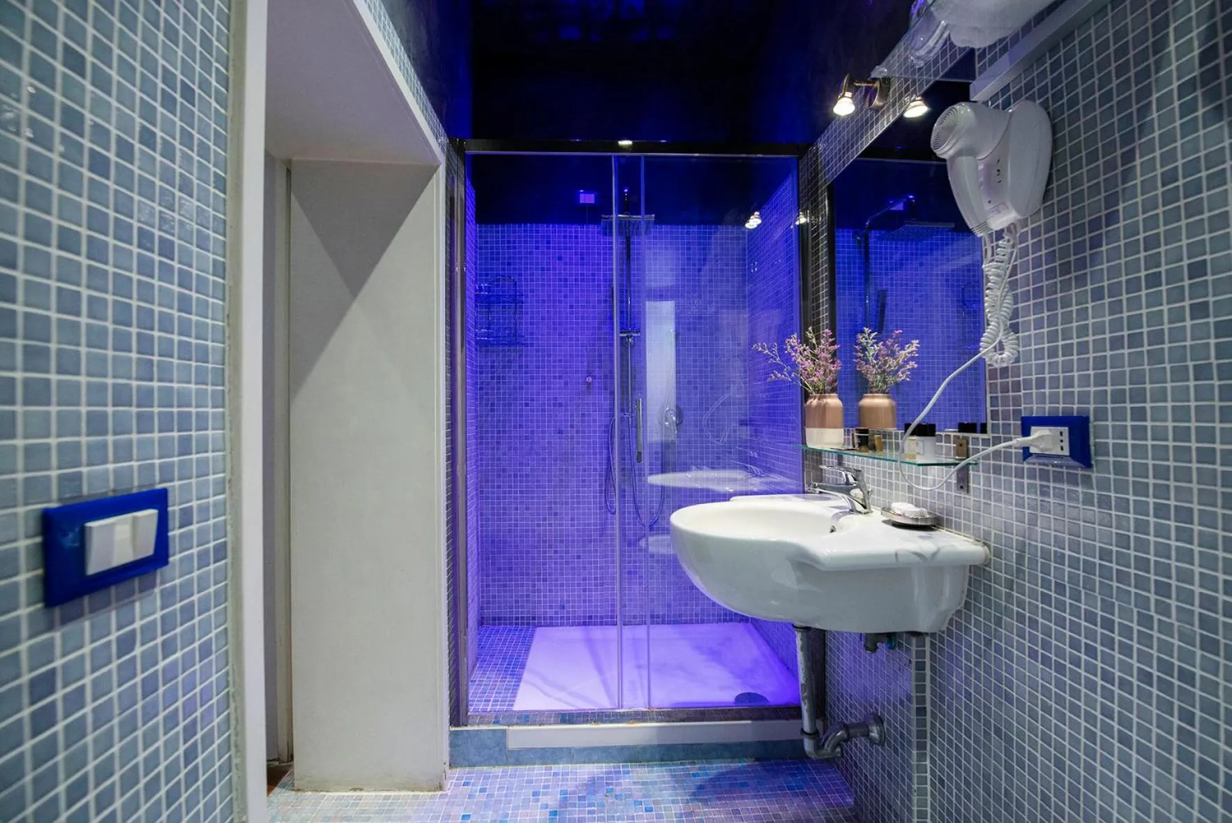 Shower in Town House Campo De Fiori