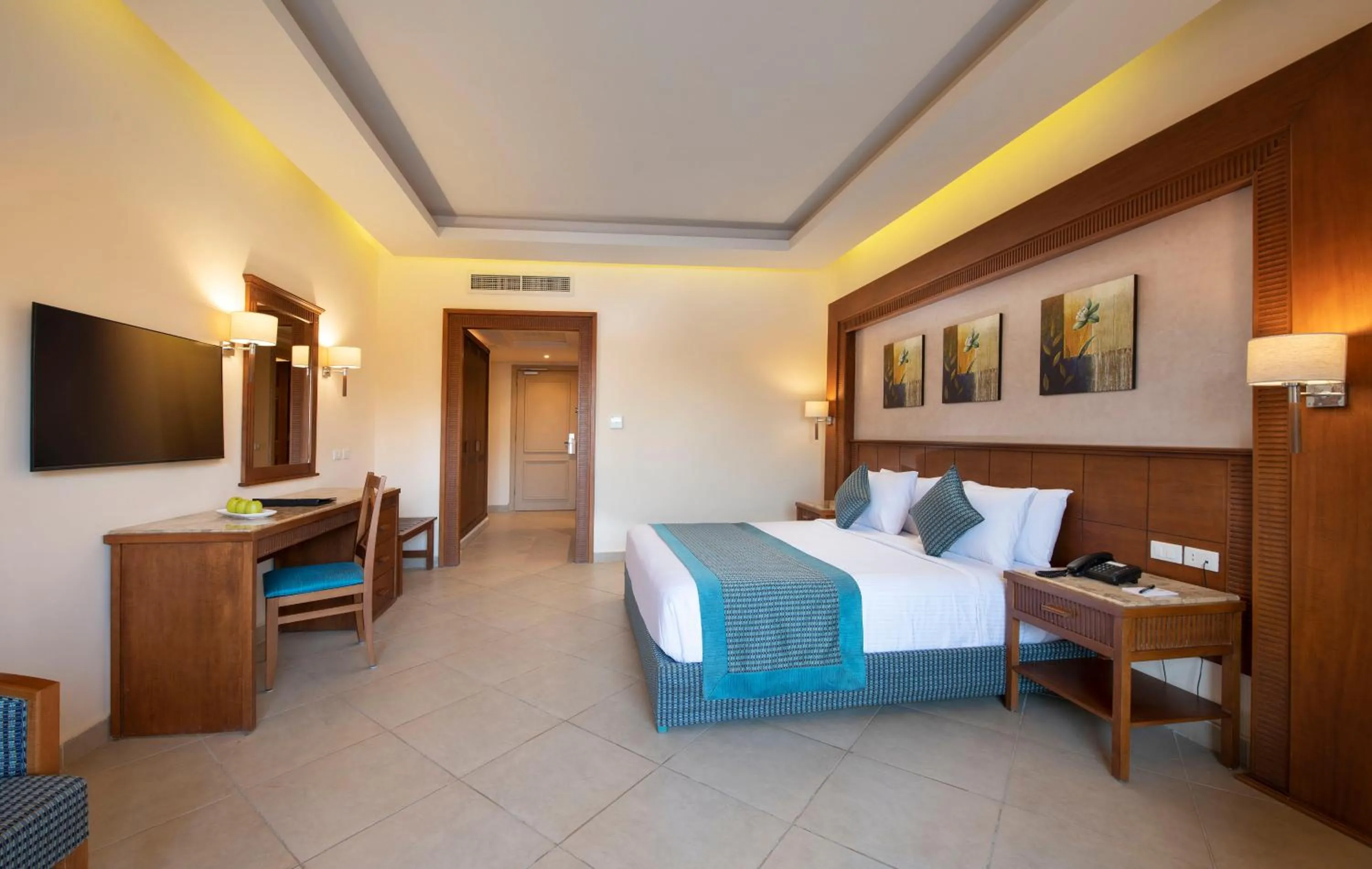 Bedroom, Bed in Charmillion Club Aquapark