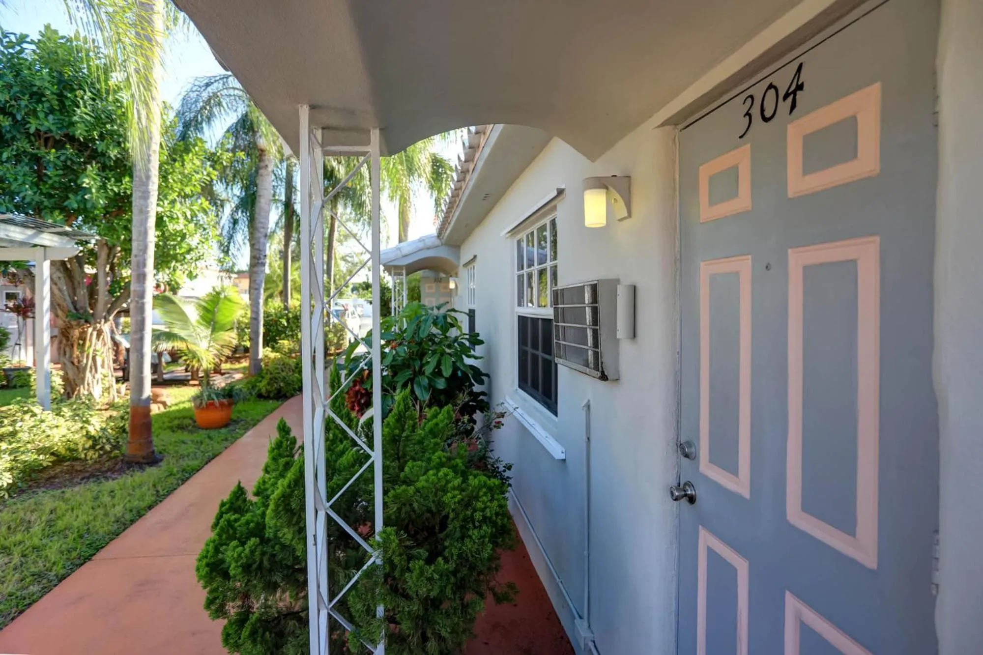 Patio in Richard's Motel Extended Stay