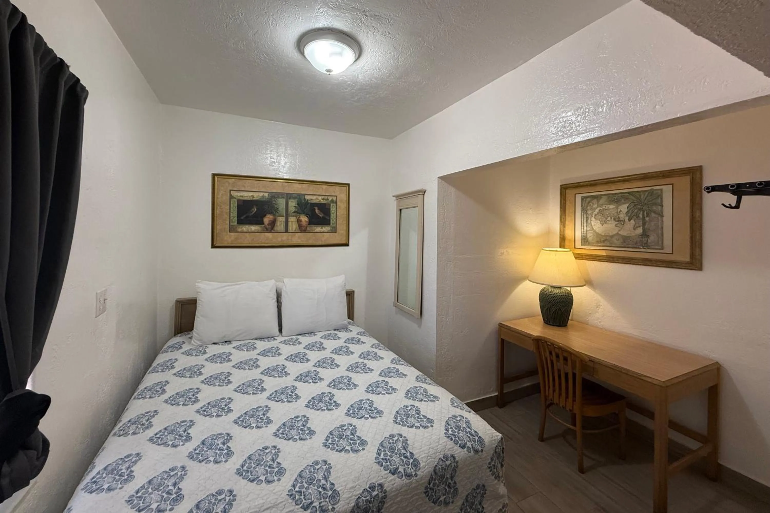 Bed in Richard's Motel Extended Stay