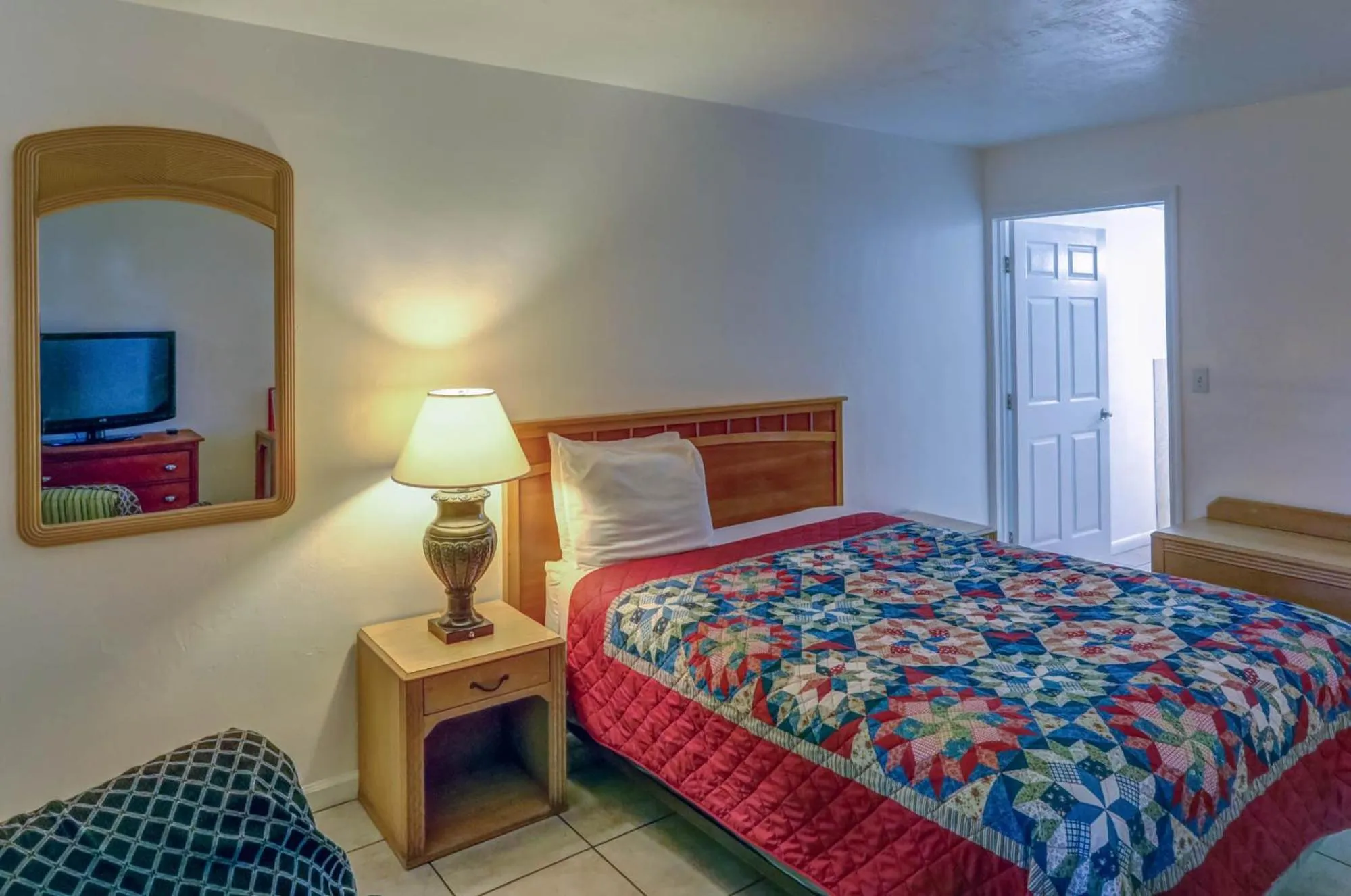 Bed in Richard's Motel Extended Stay