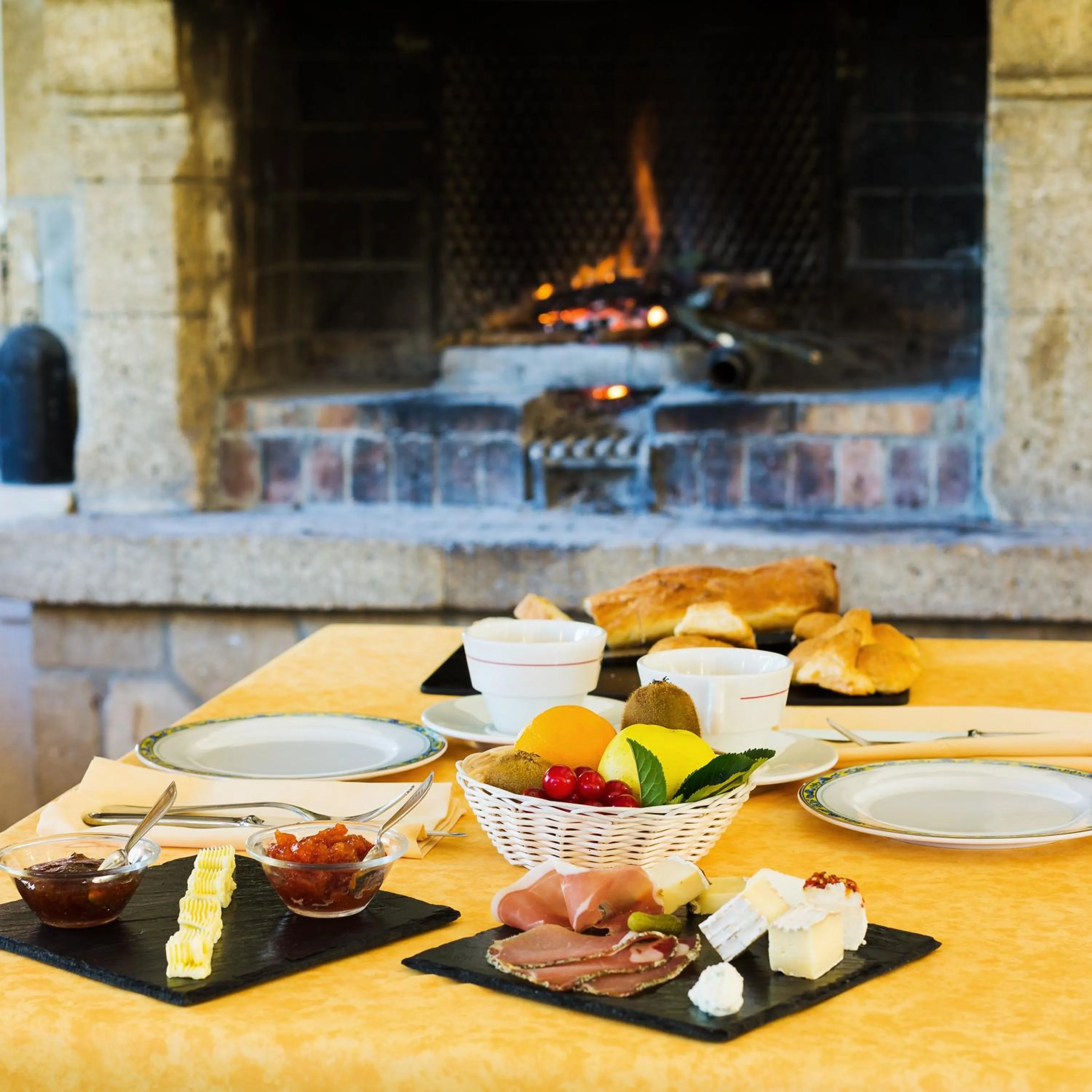 Continental breakfast in Auberge du Grand Chêne