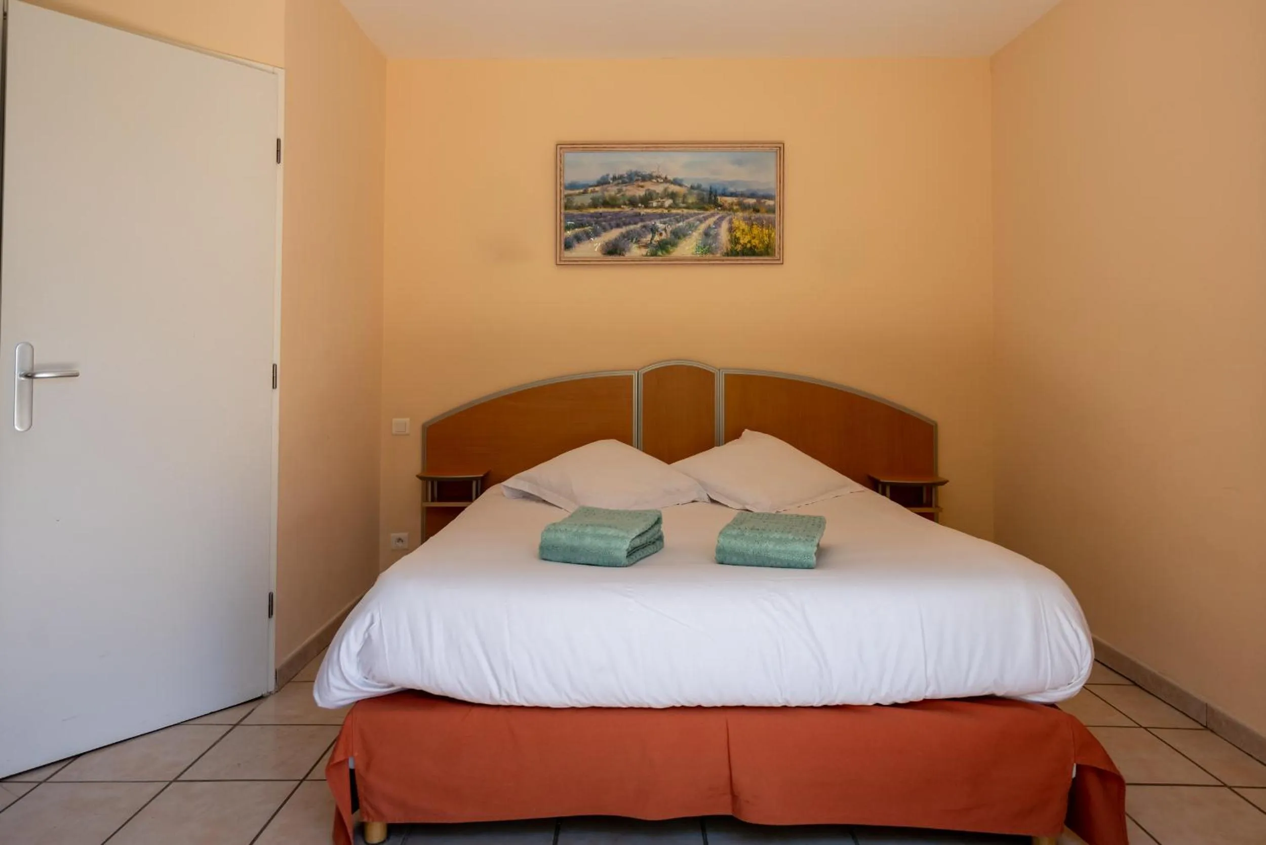 Bed in Auberge du Grand Chêne