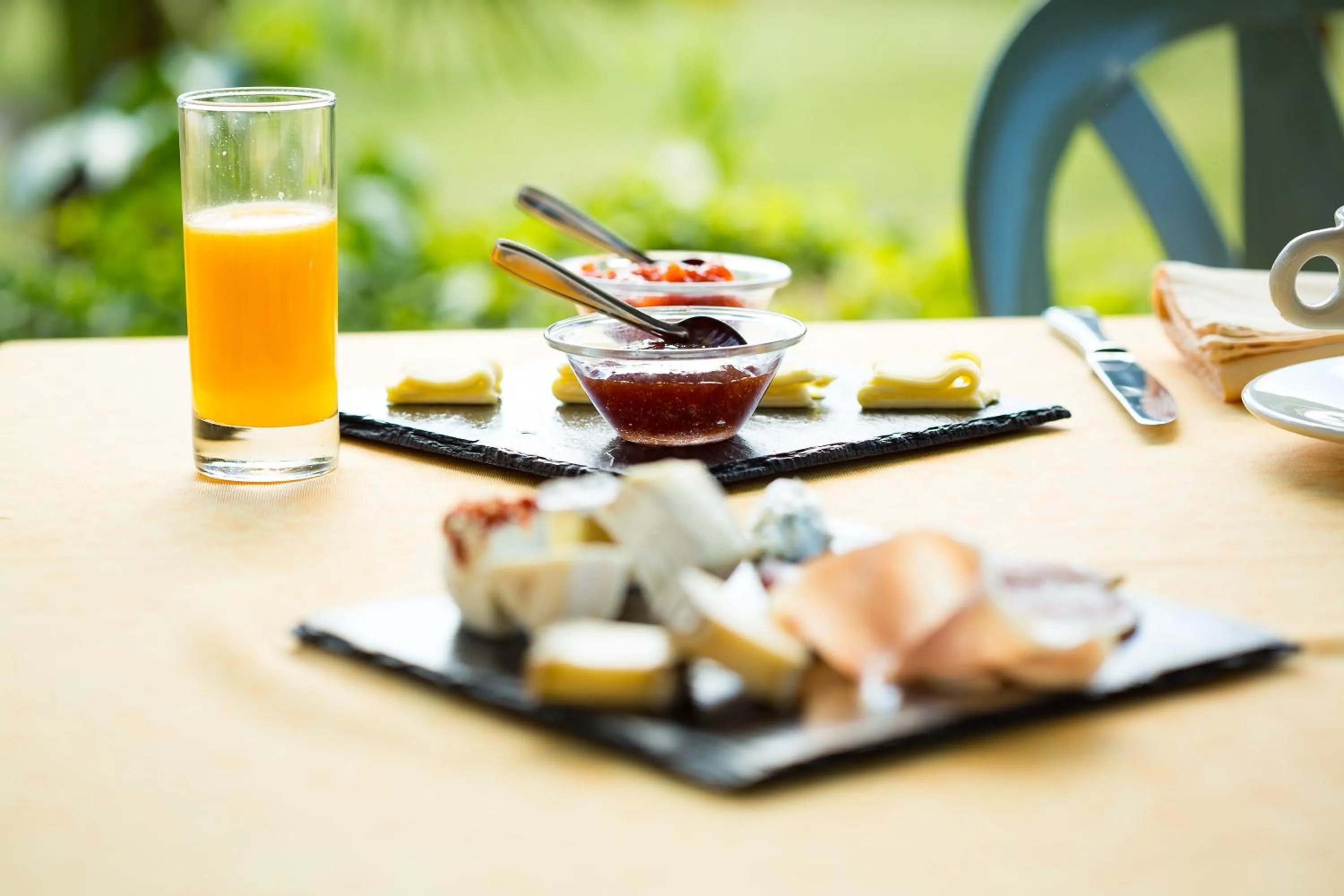 Continental breakfast in Auberge du Grand Chêne