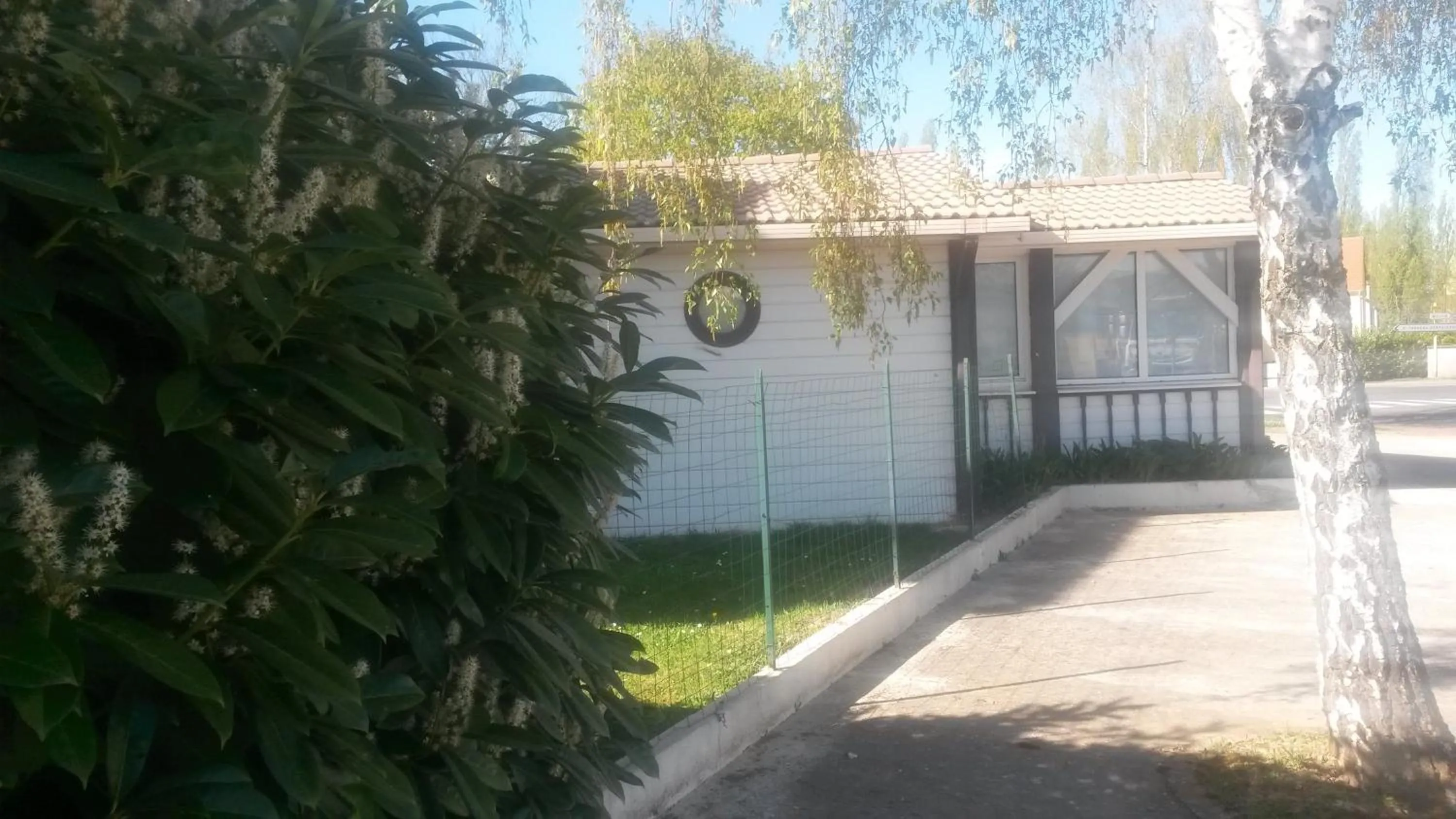 Garden in Budget Hotel Melun Sud - Dammarie Les Lys