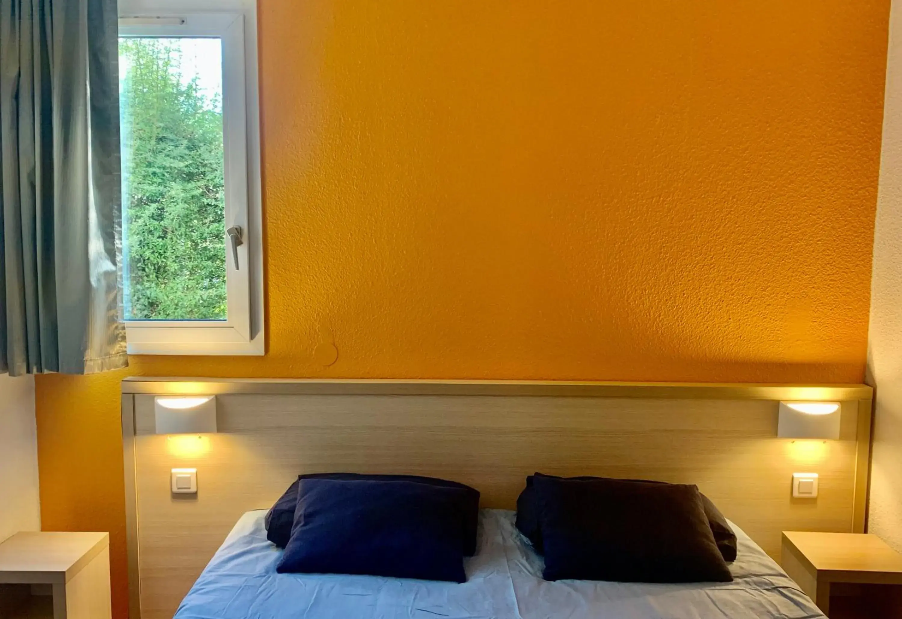 Comfort Triple Room in Budget Hotel Melun Sud - Dammarie Les Lys Comfort Triple Room in Budget Hotel Melun Sud - Dammarie Les Lys