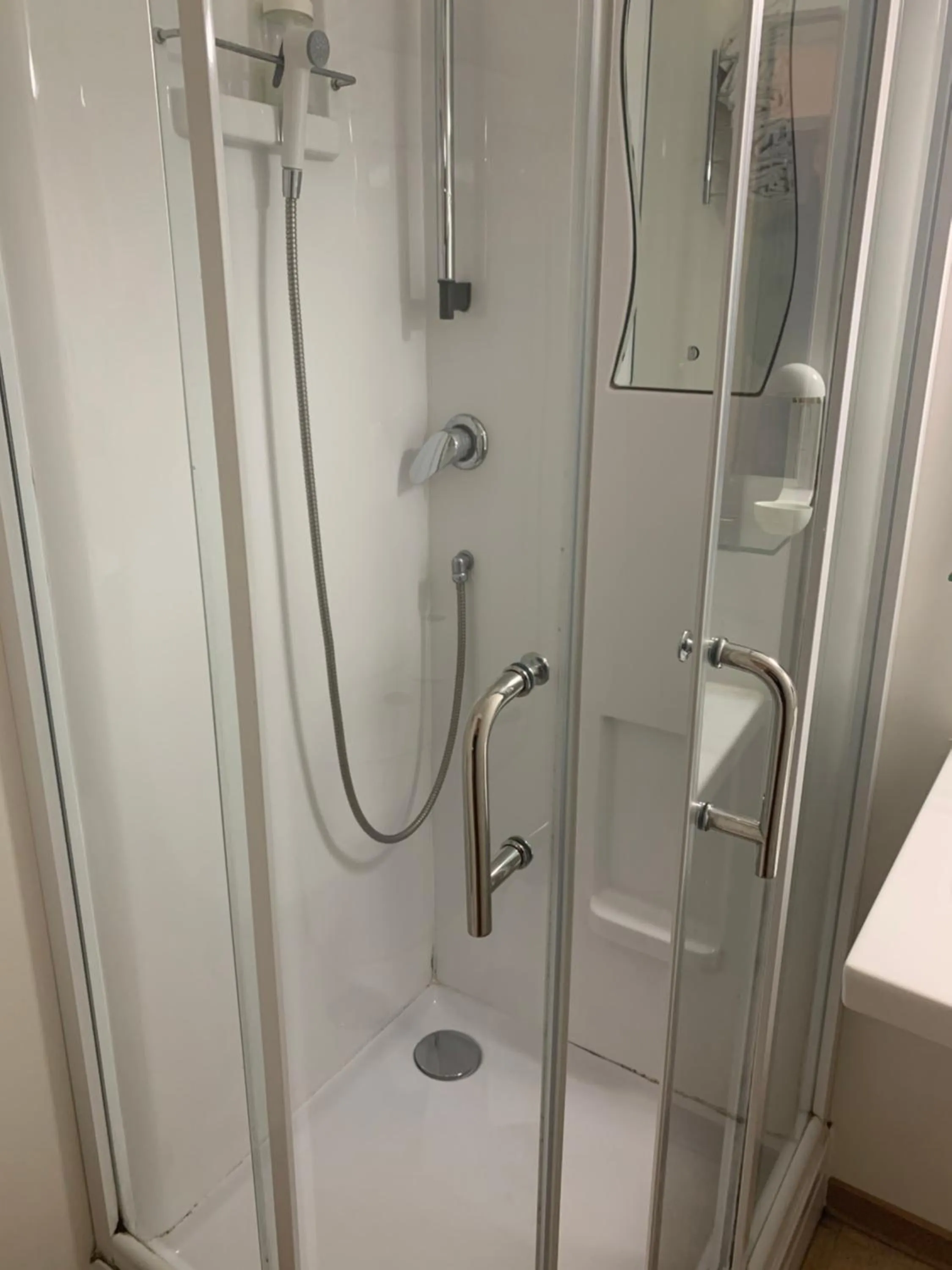 Shower in Budget Hotel Melun Sud - Dammarie Les Lys