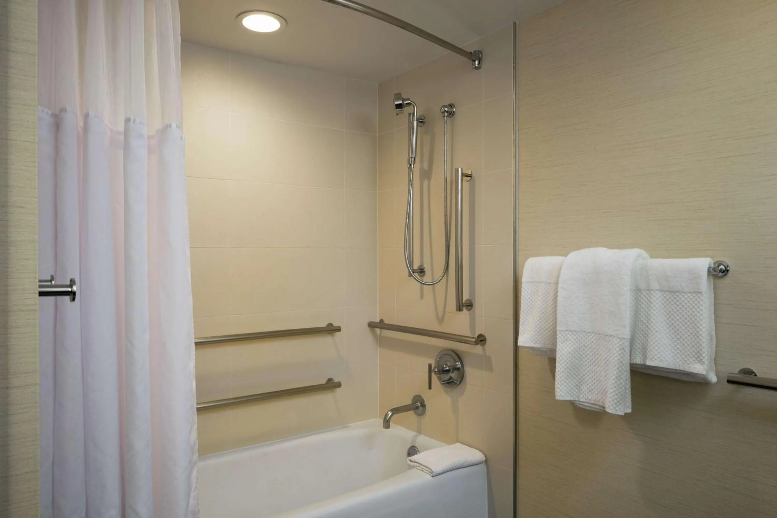 Palace King Room with Ocean View - Mobility Accessible in Hilton Waikoloa Village