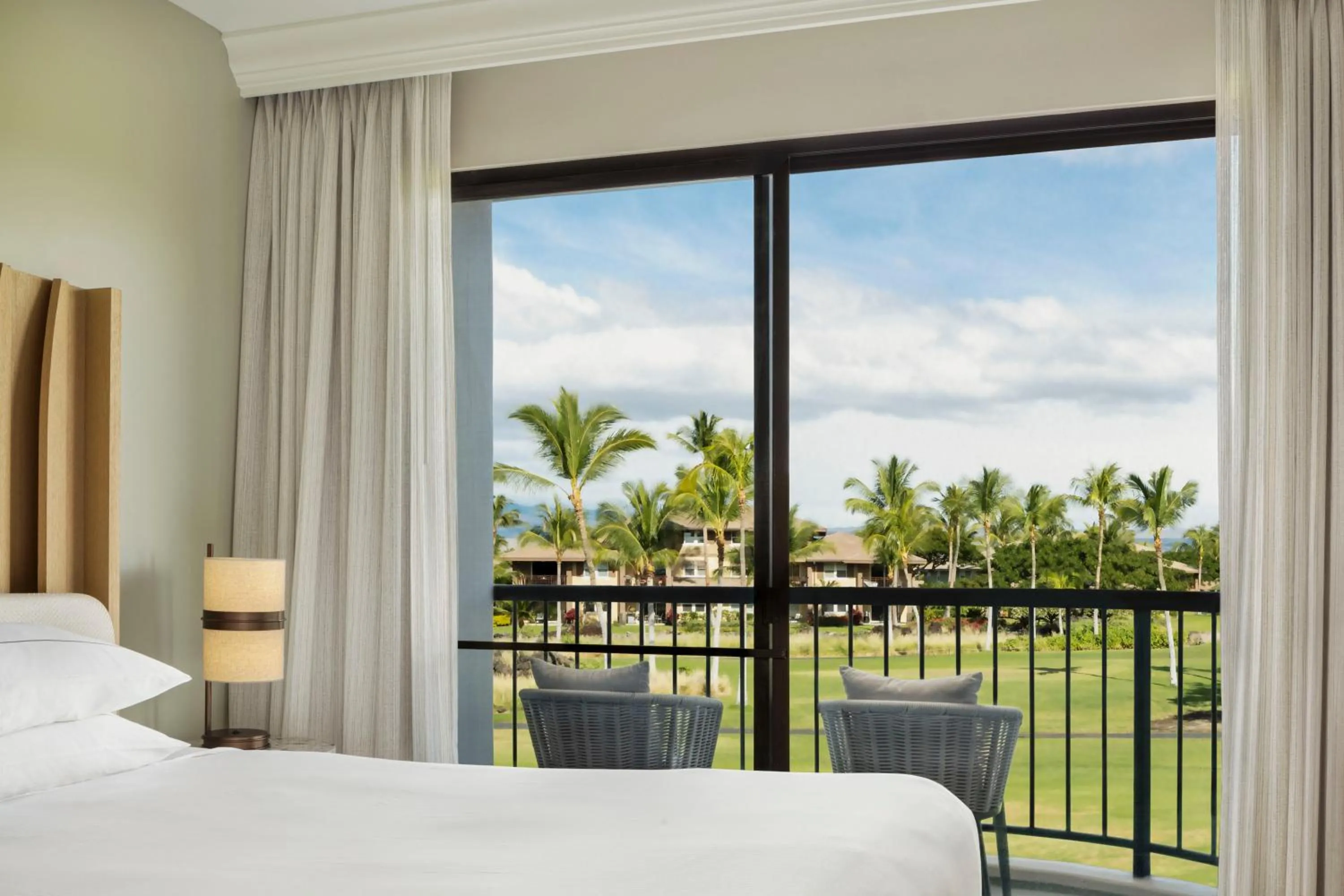 View (from property/room), Bed in Hilton Waikoloa Village