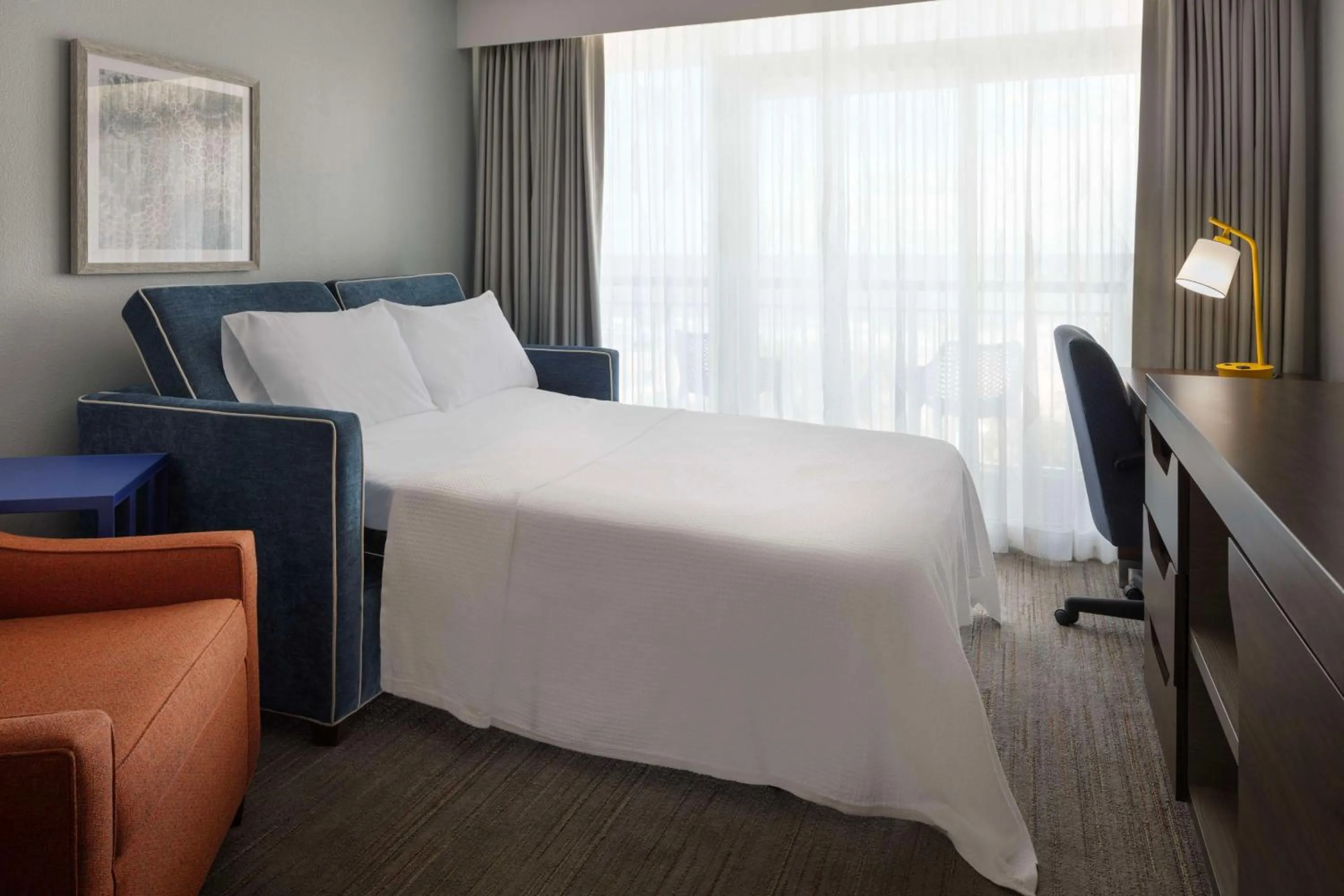 Living room, Bed in Hampton Inn & Suites Myrtle Beach Oceanfront