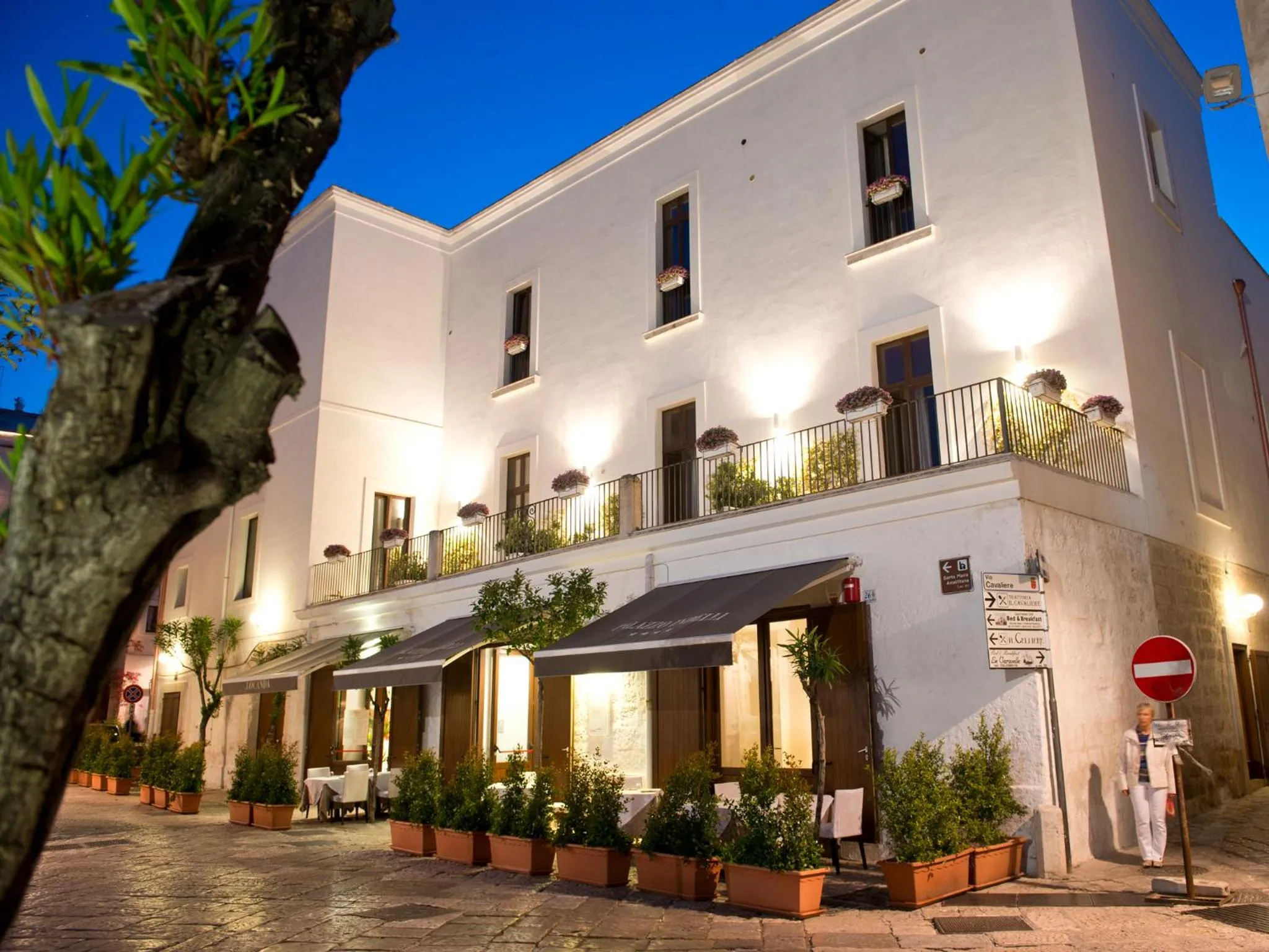 Facade/entrance in Palazzo Indelli