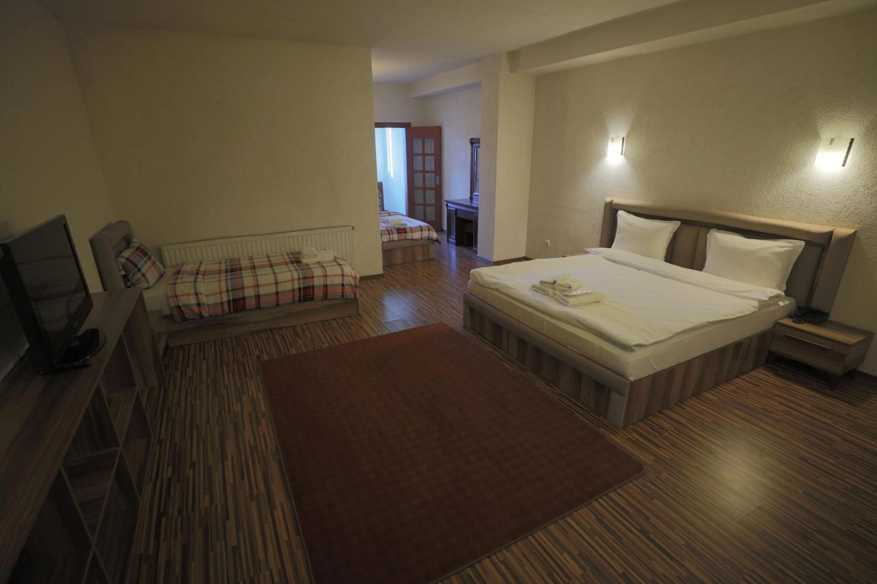 Bedroom, Bed in Hotel Denis