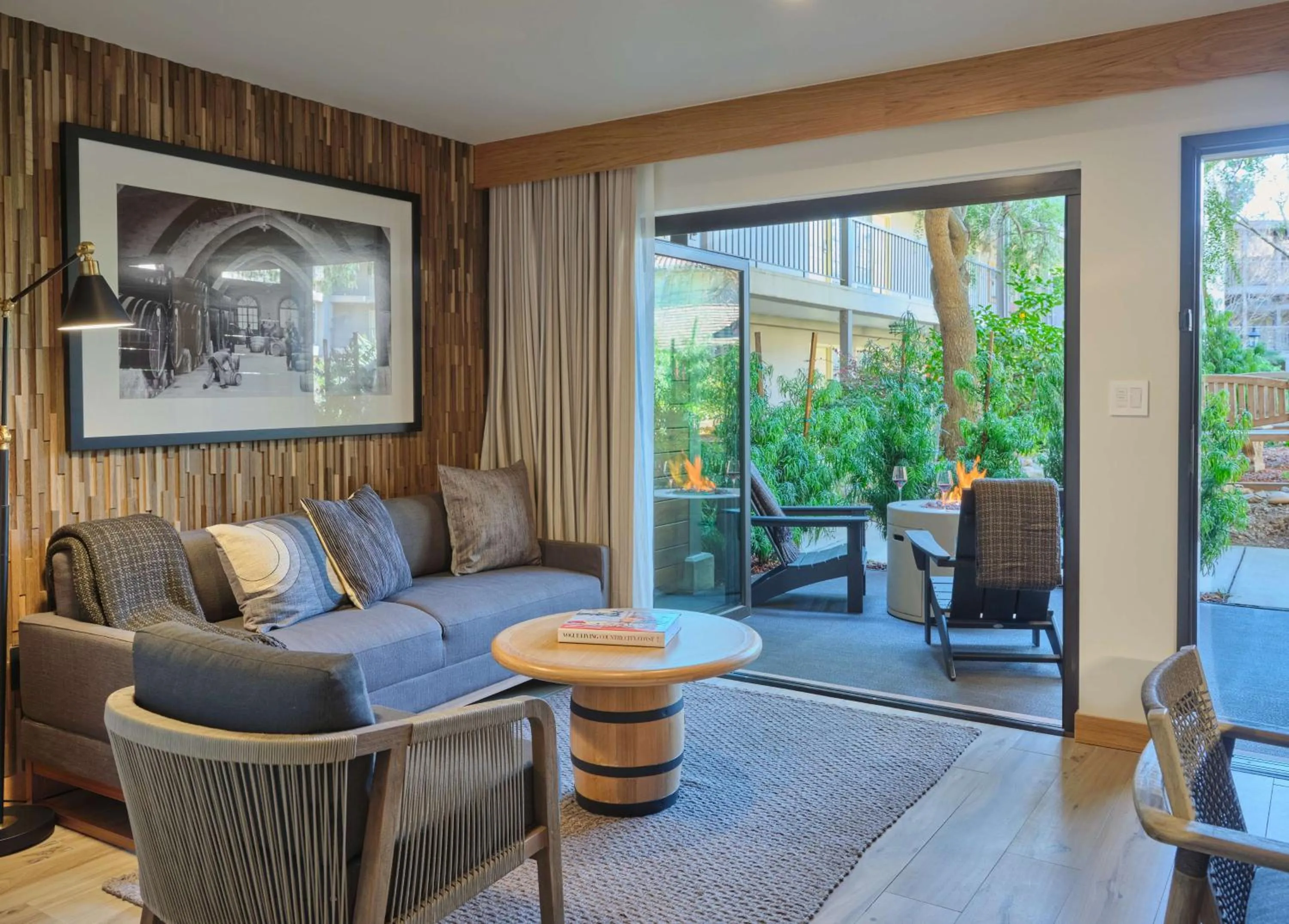 Living room in Embassy Suites by Hilton Napa Valley