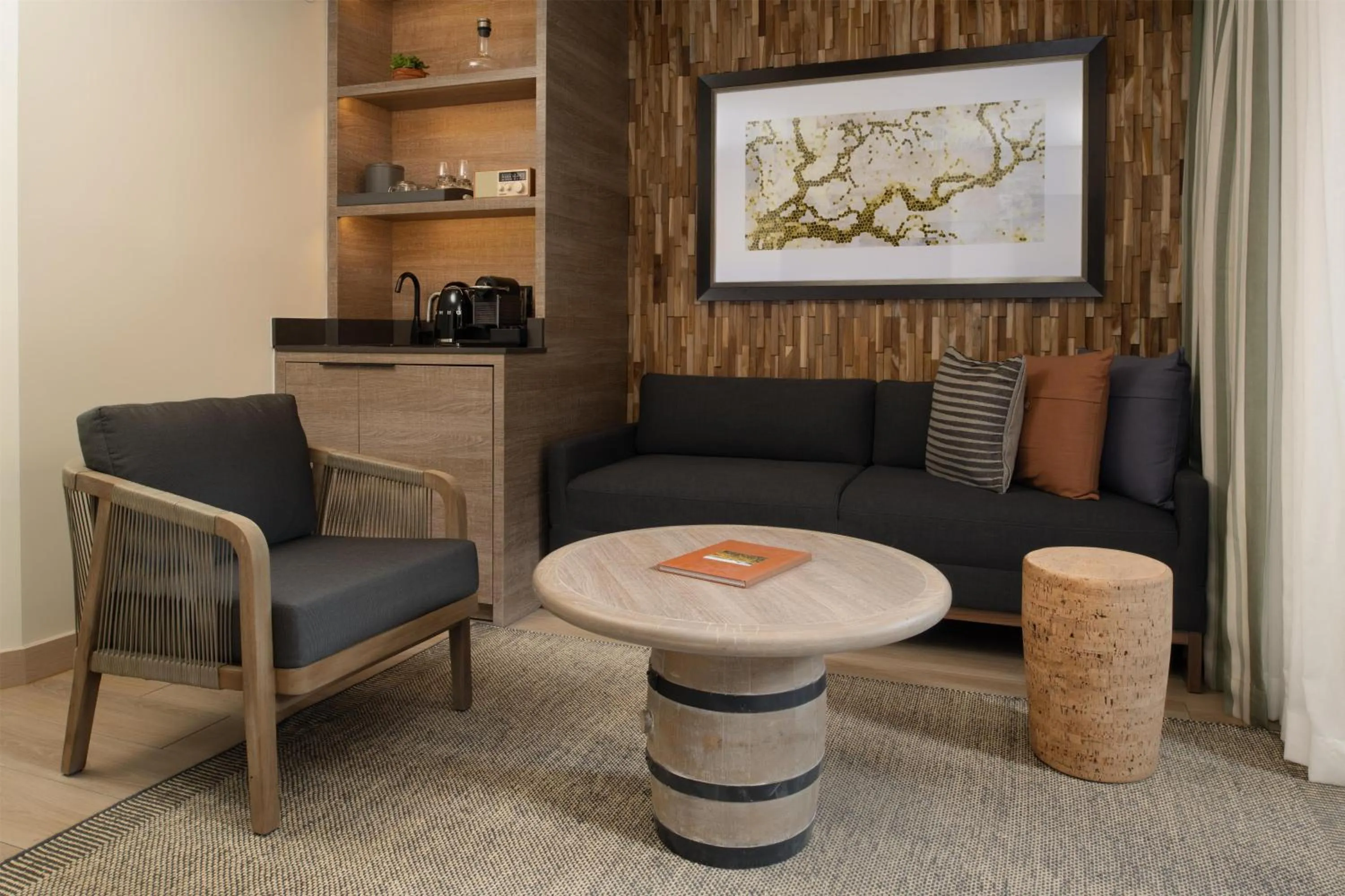 Living room in Embassy Suites by Hilton Napa Valley