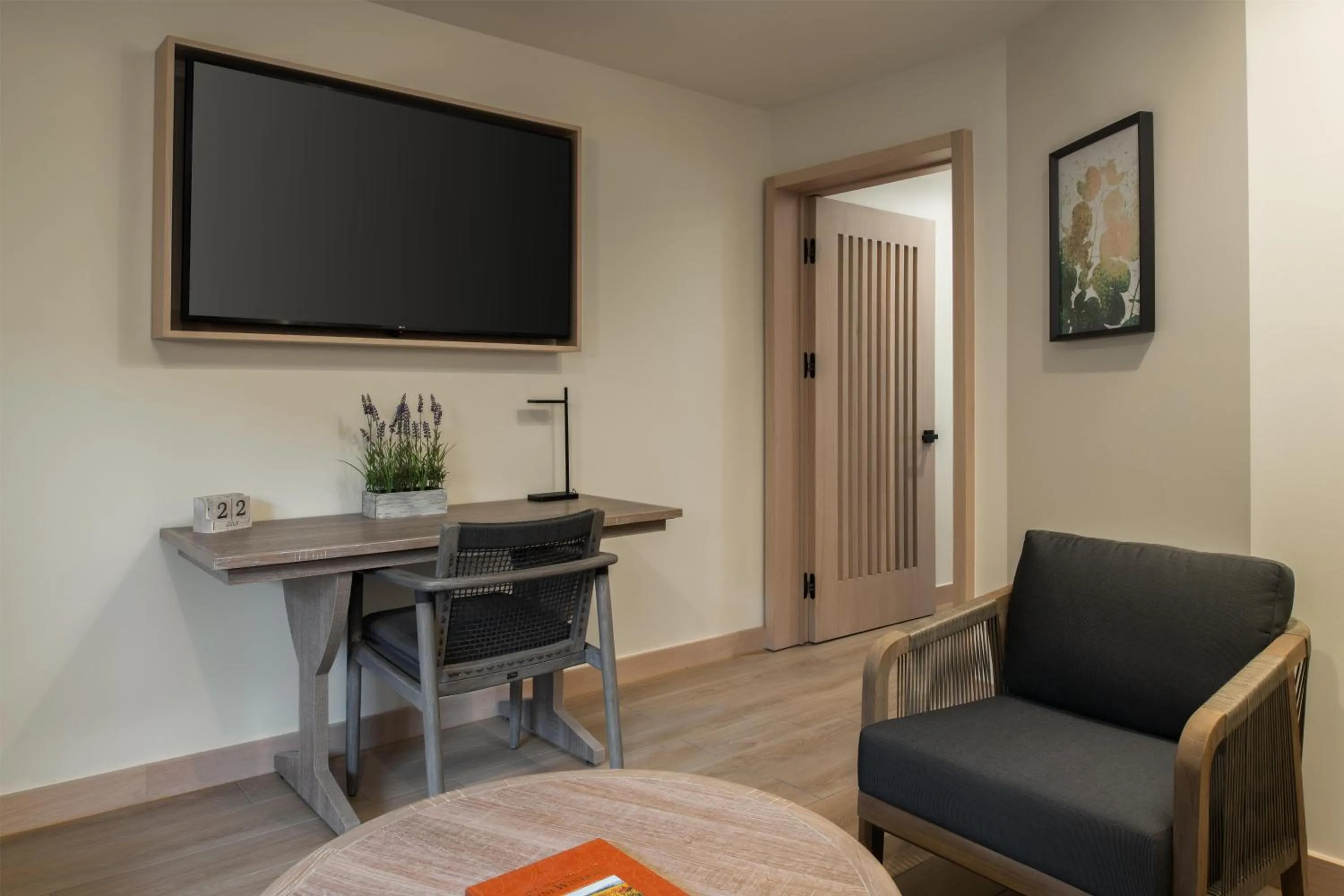 Living room in Casa Mani Resort Napa Valley, Curio Collection By Hilton