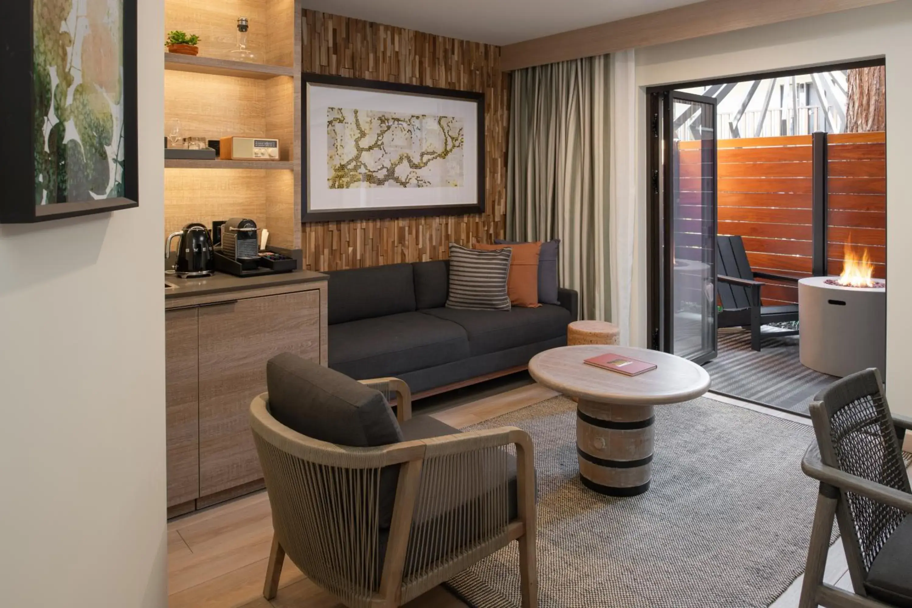 Executive King Suite with Soaking Tub - Poolside View in Embassy Suites by Hilton Napa Valley Executive King Suite with Soaking Tub - Poolside View in Embassy Suites by Hilton Napa Valley