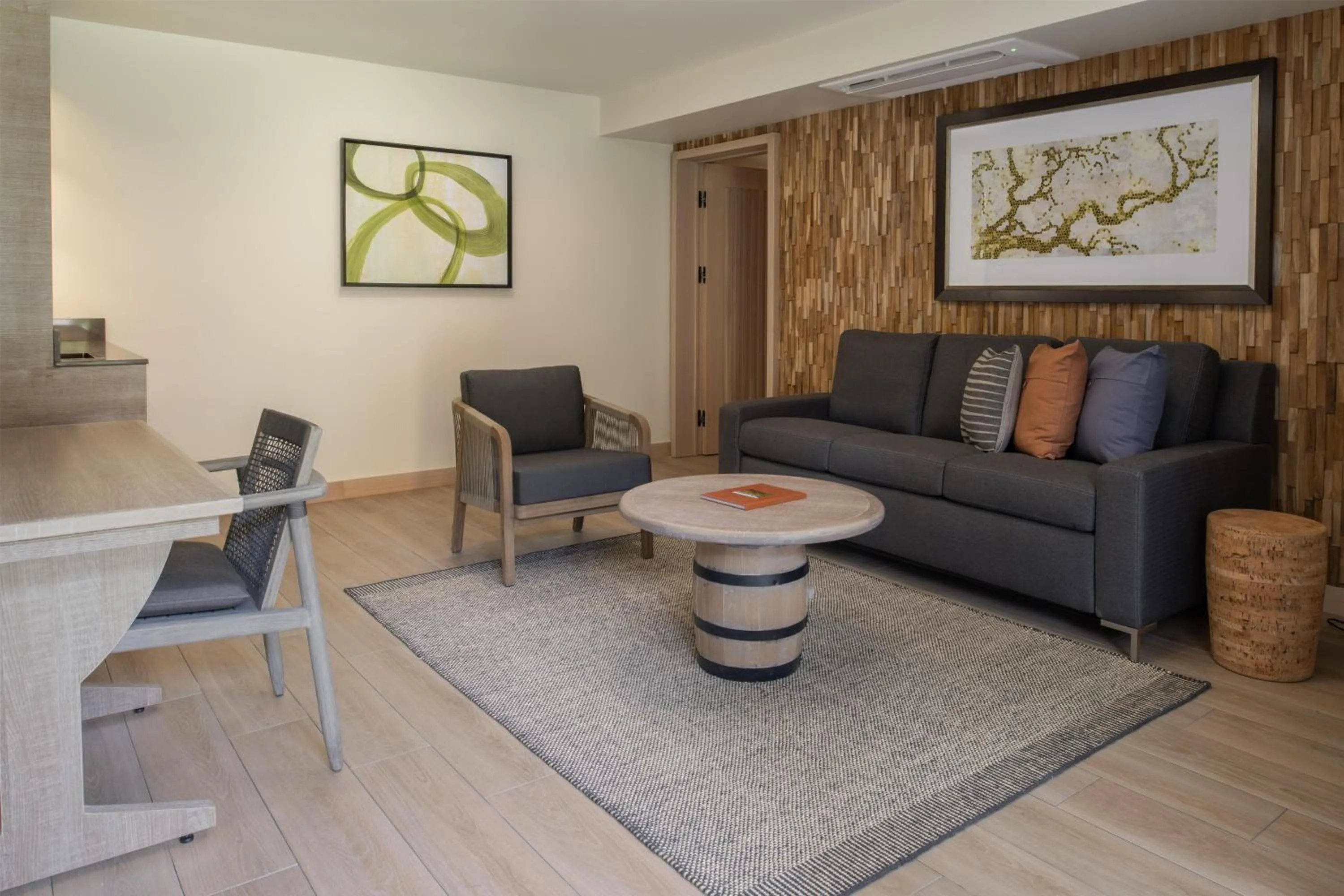 Living room in Casa Mani Resort Napa Valley, Curio Collection By Hilton