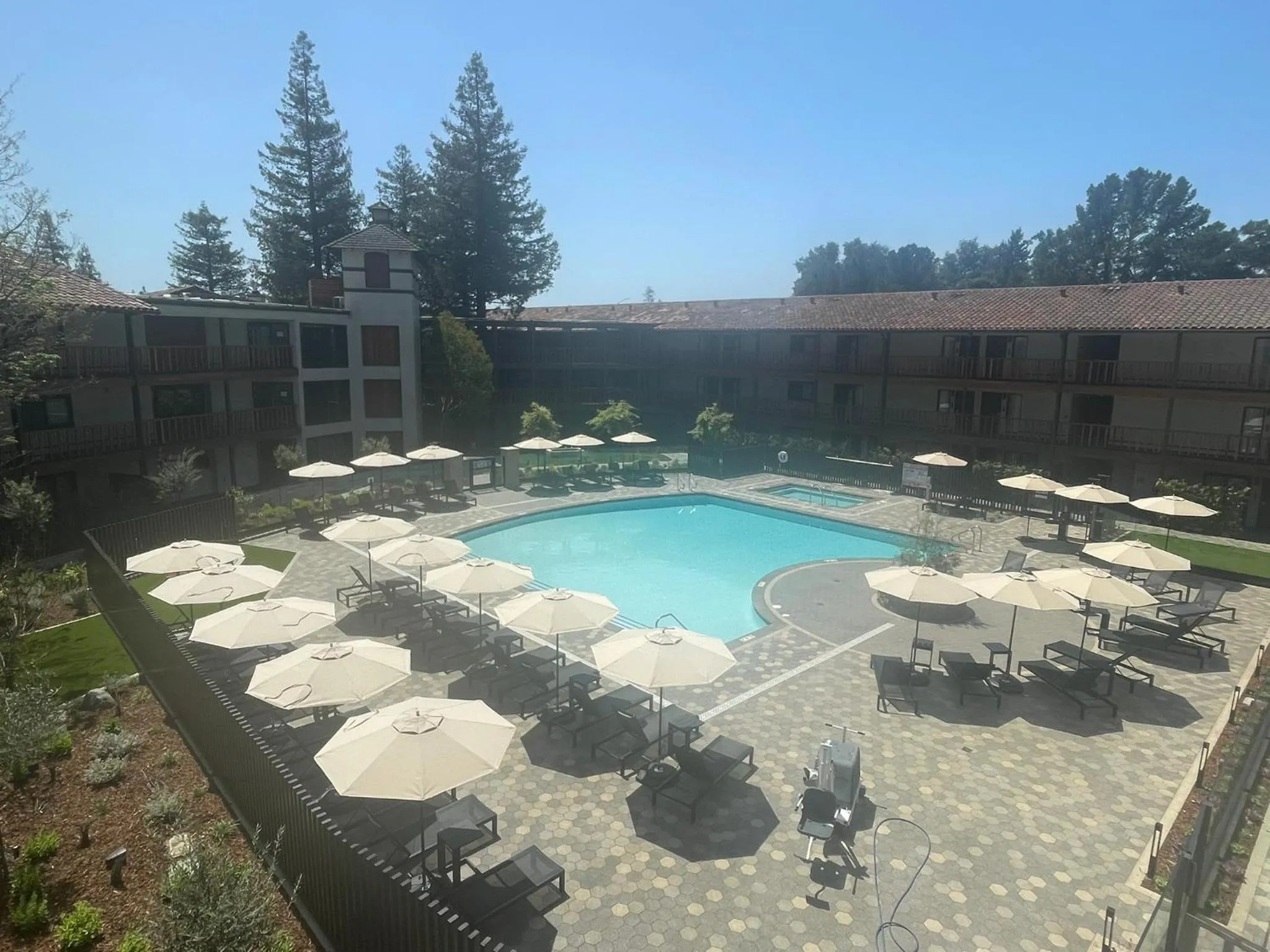 Swimming pool in Embassy Suites by Hilton Napa Valley