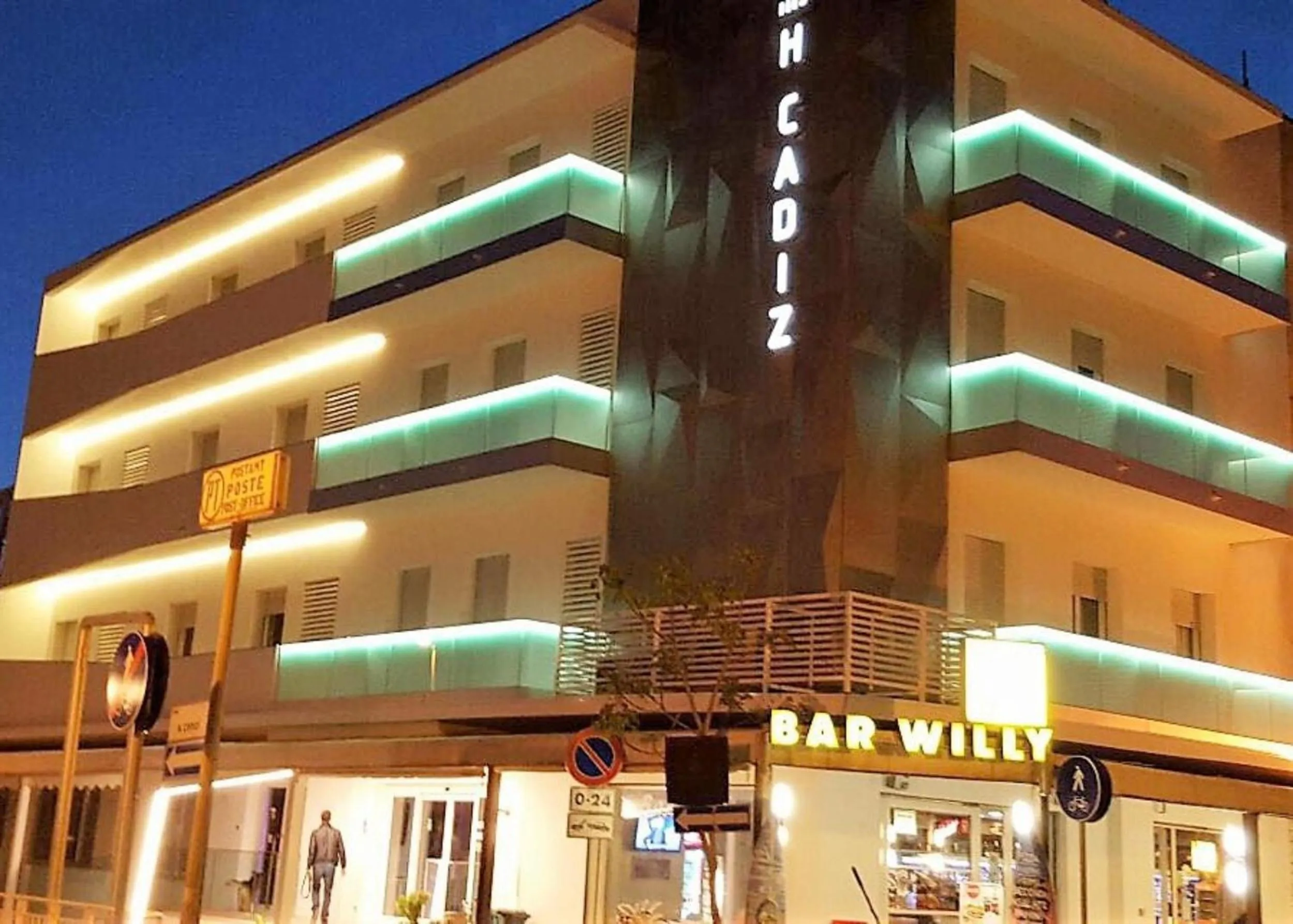 Facade/entrance in Hotel Cadiz