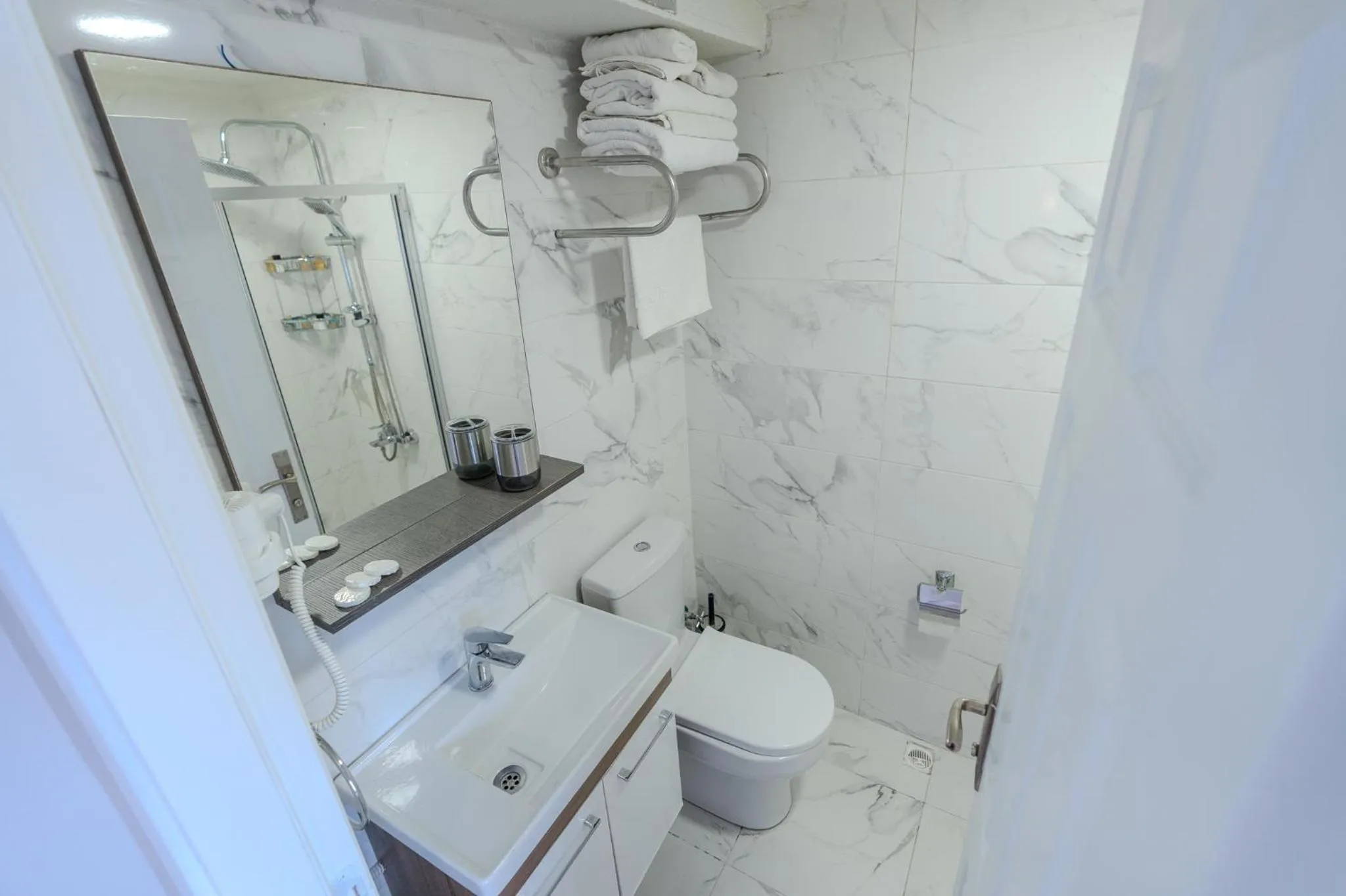 Shower in Seatanbul Hotel