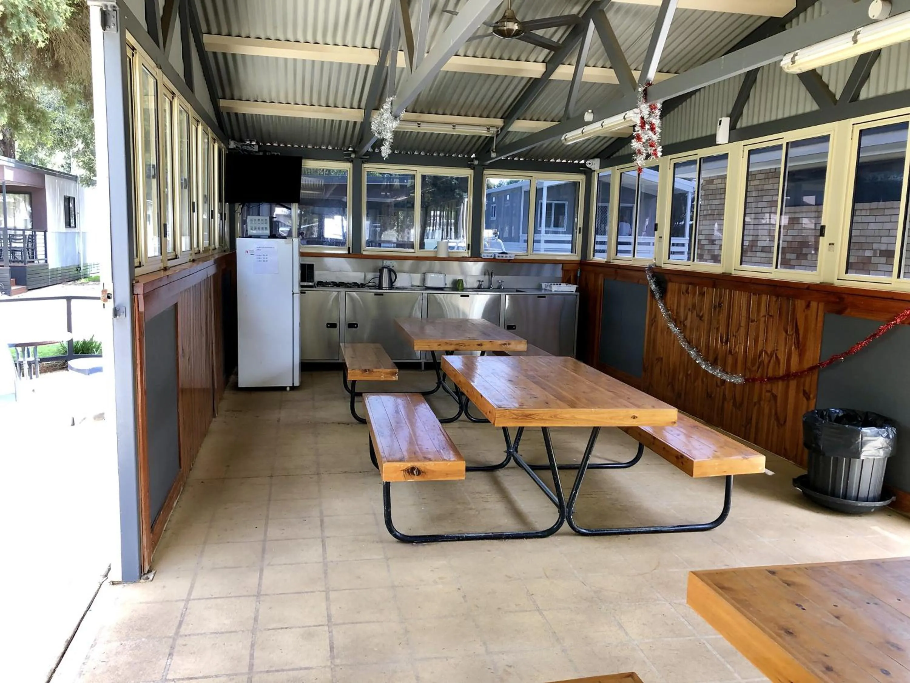 BBQ facilities in BIG4 Ingenia Holidays Wagga Wagga