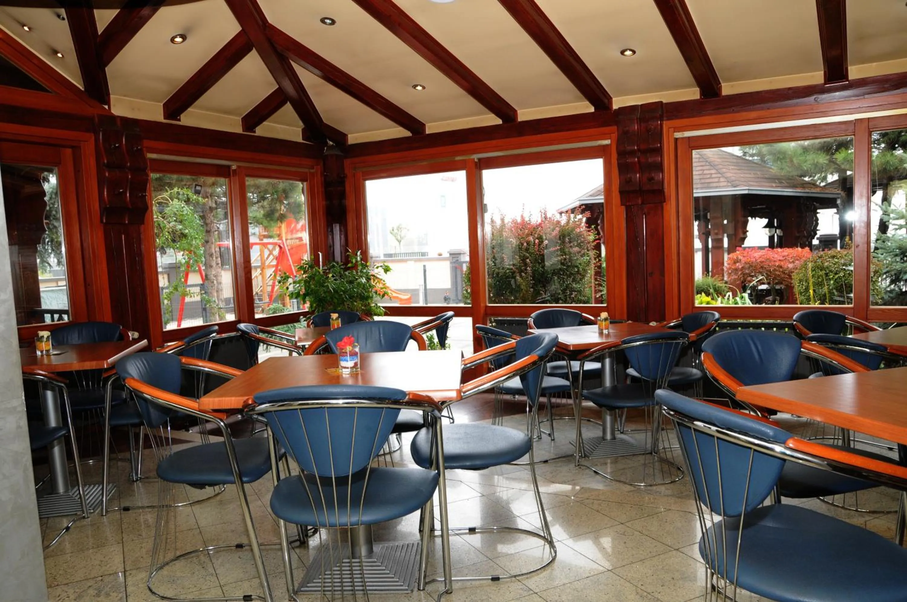 Restaurant/places to eat in Hotel Calypso