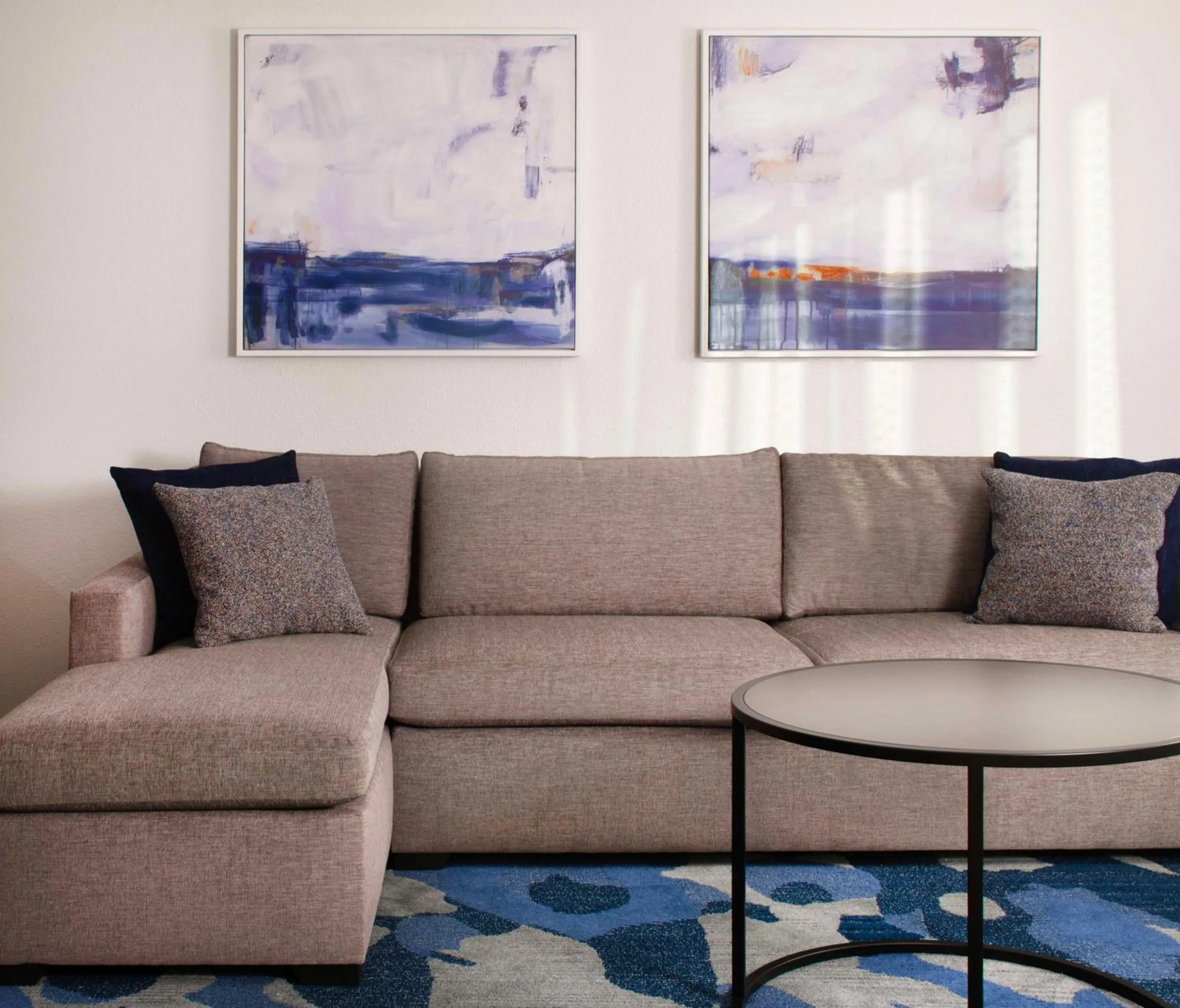 Living room in Embassy Suites by Hilton Palm Beach Gardens PGA Boulevard