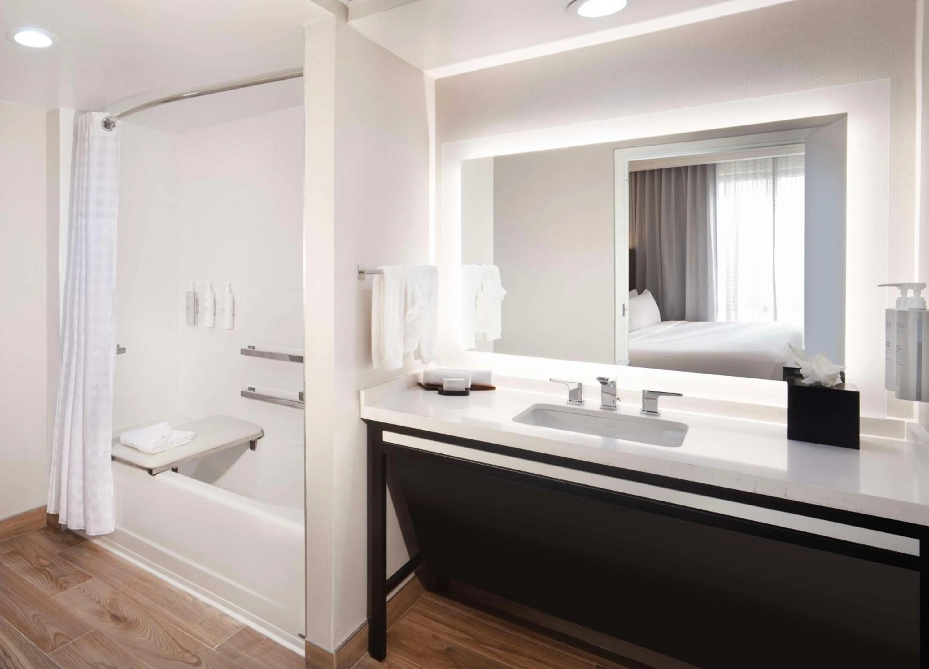 Bathroom in Embassy Suites by Hilton Palm Beach Gardens PGA Boulevard