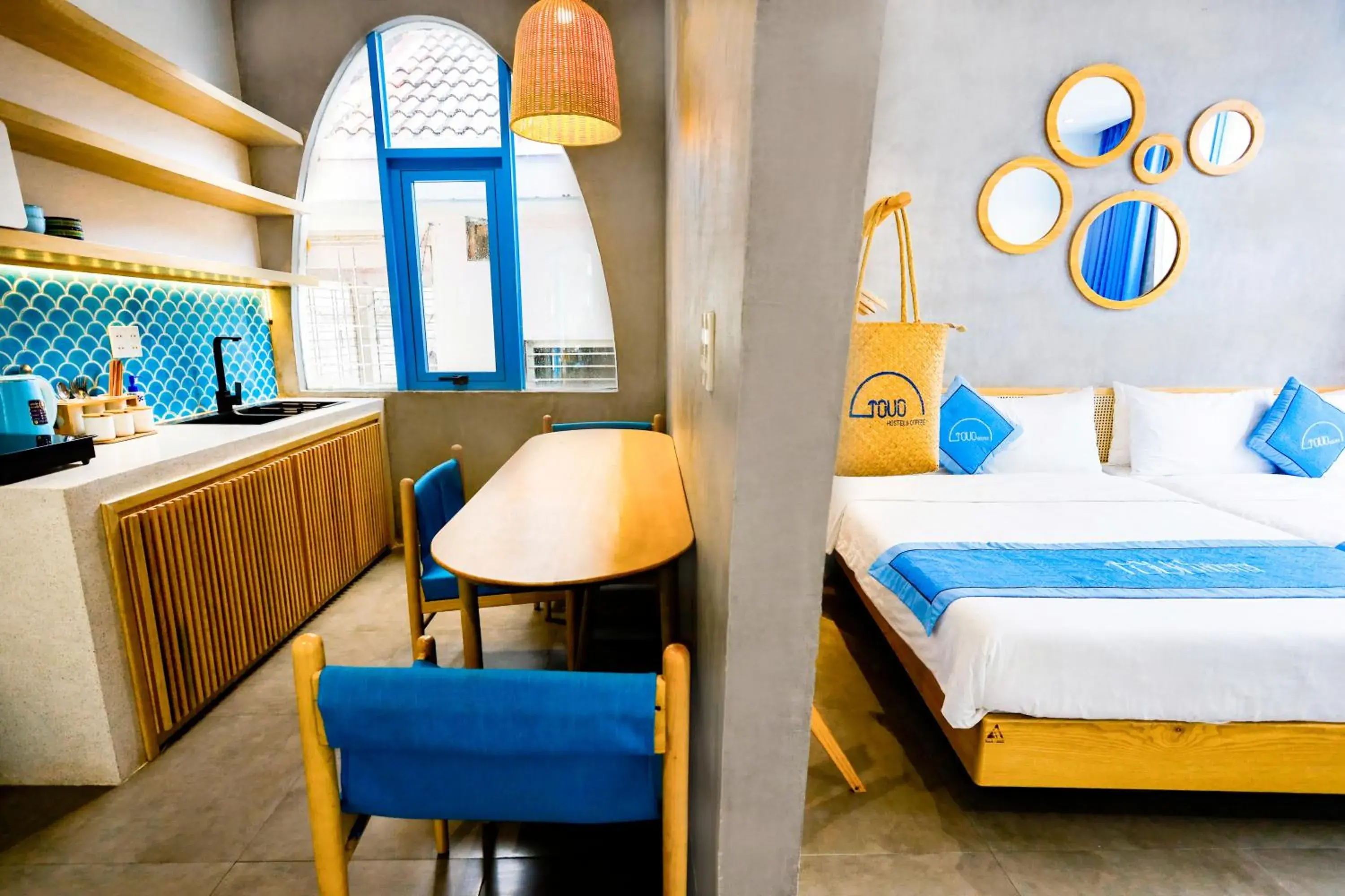 Queen Room with Two Queen Beds in Tò Vò Hostel Huế Queen Room with Two Queen Beds in Tò Vò Hostel Huế