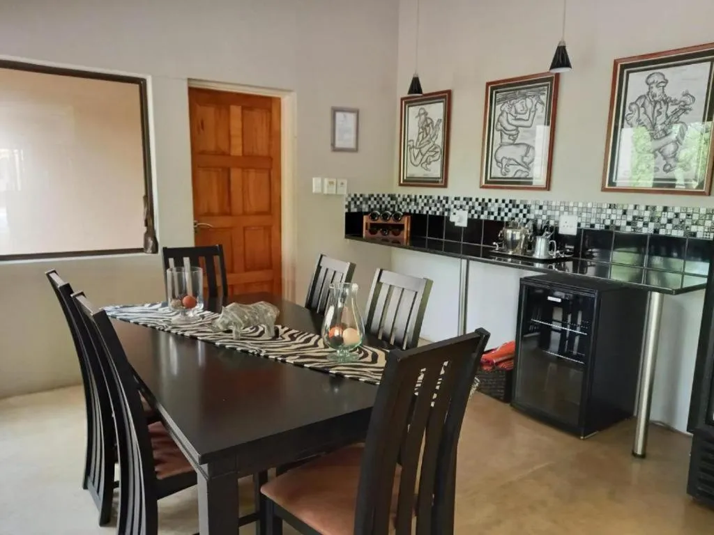 Restaurant/places to eat in Turaco Lodge - No Loadshedding