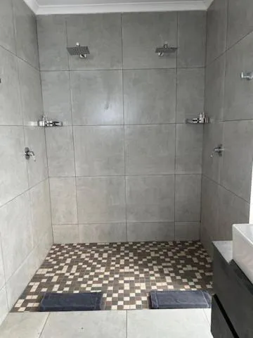 Shower in Turaco Lodge - No Loadshedding