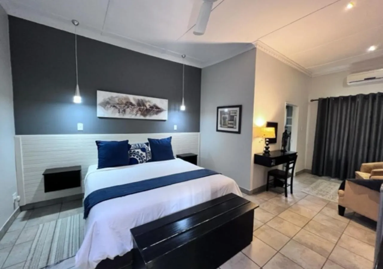 Bedroom, Bed in Turaco Lodge - No Loadshedding