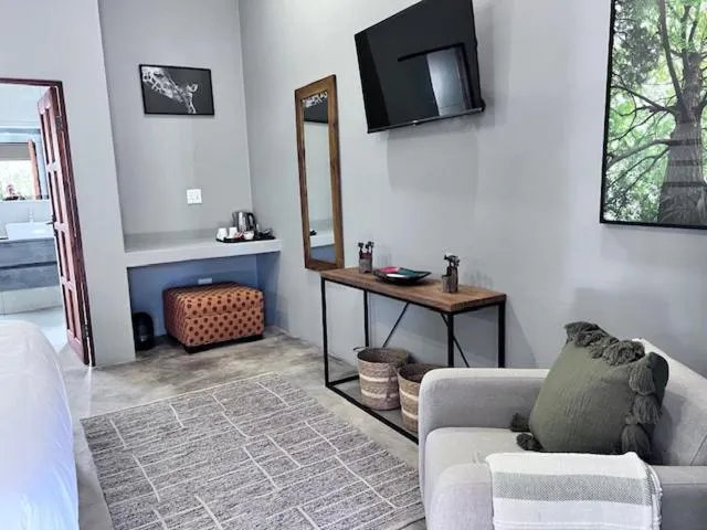 TV and multimedia in Turaco Lodge - No Loadshedding