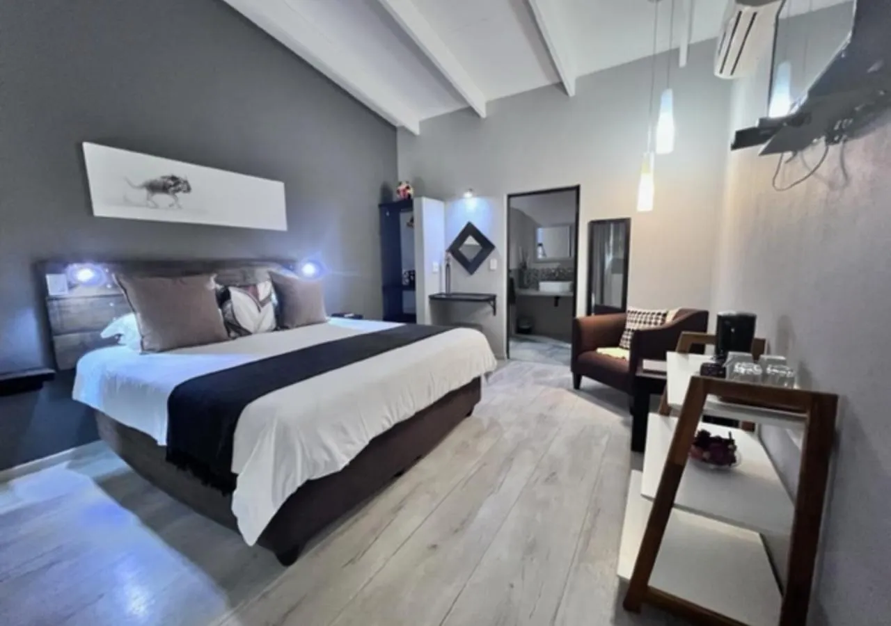 Bedroom, Bed in Turaco Lodge - No Loadshedding