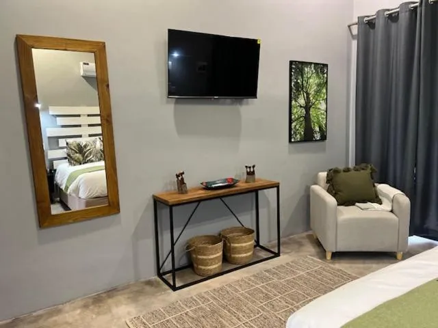 Seating area, Bed in Turaco Lodge - No Loadshedding