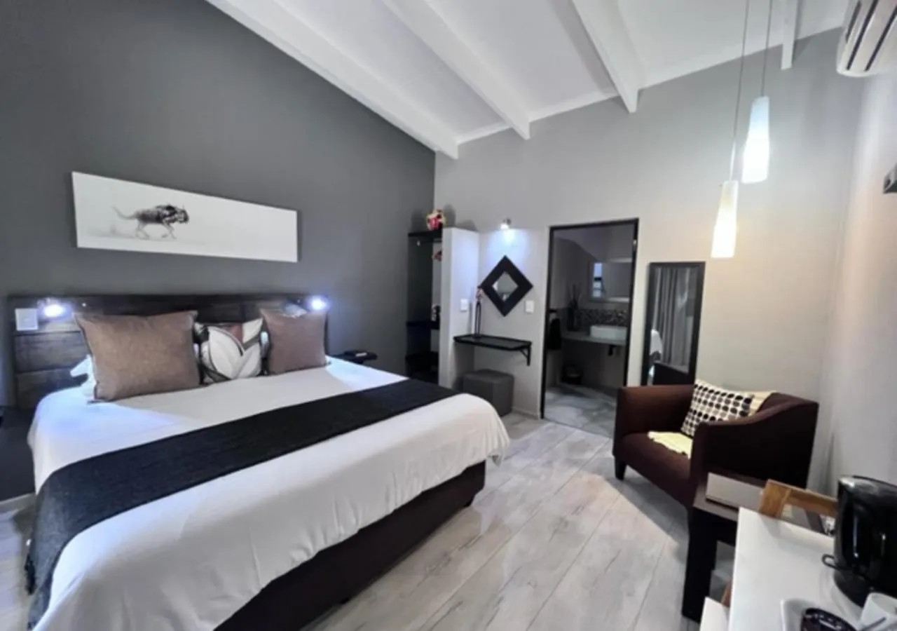 Bedroom, Bed in Turaco Lodge - No Loadshedding