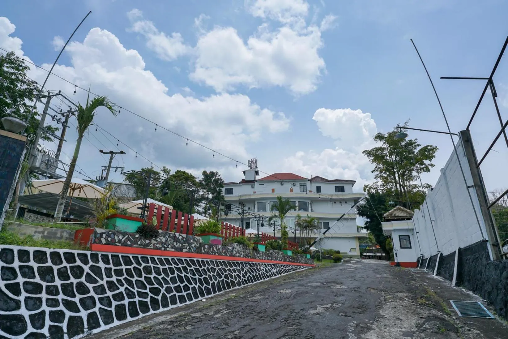 Street view in Urbanview by Millenium Hotel