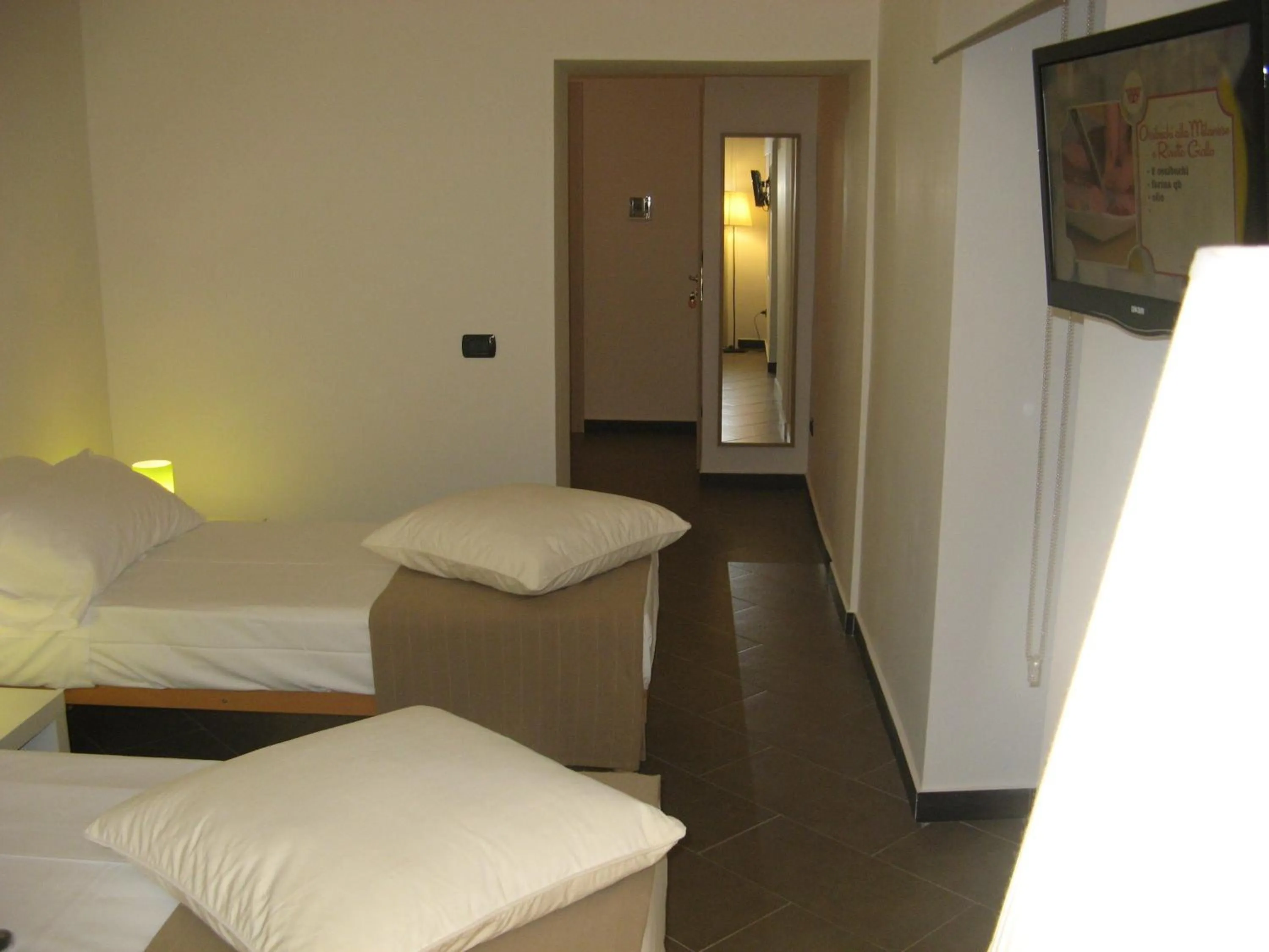 Photo of the whole room, Bed in iBed Napoli B&B