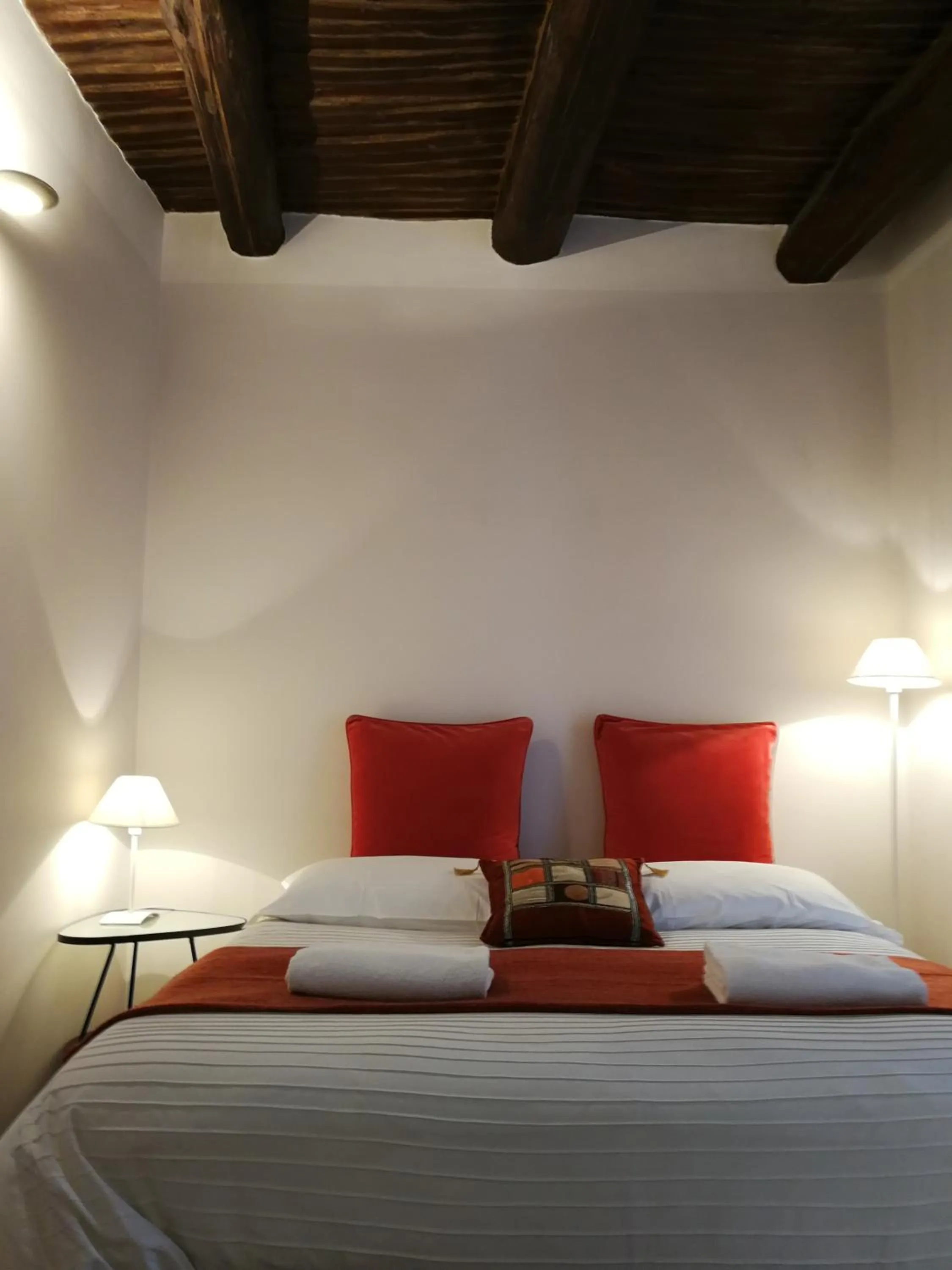 Night, Bed in iBed Napoli B&B