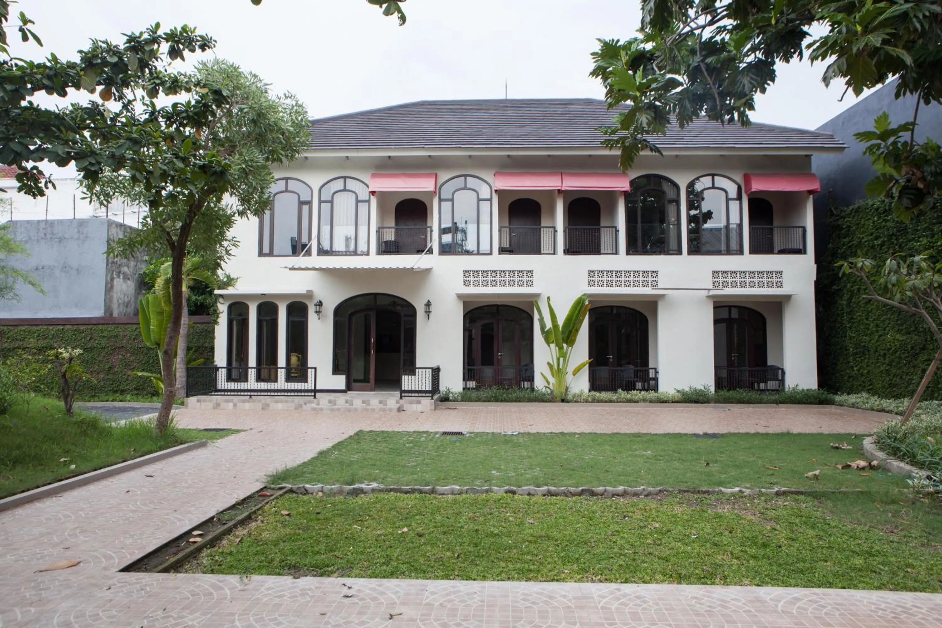 Property building in RedDoorz @ Wiyung 2