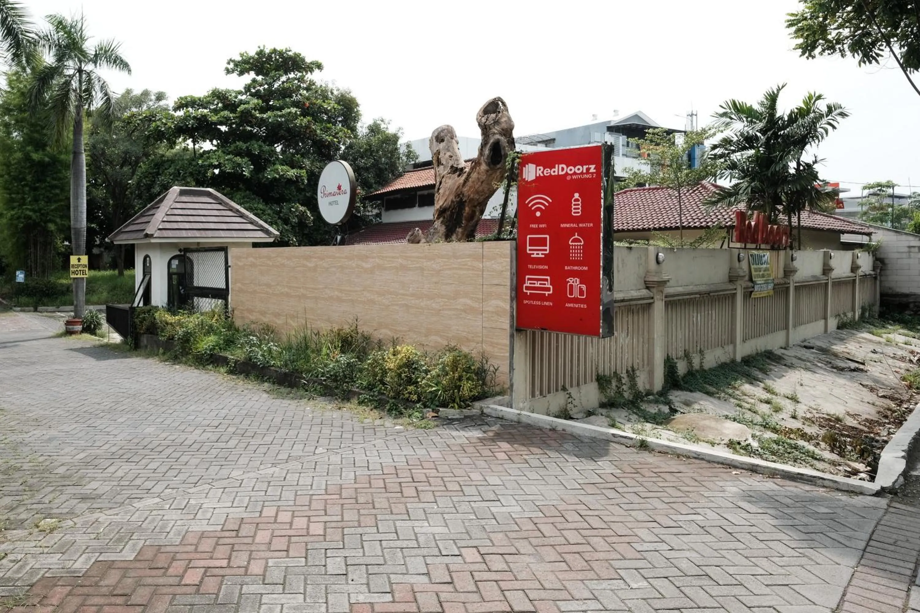 Property logo or sign in RedDoorz @ Wiyung 2
