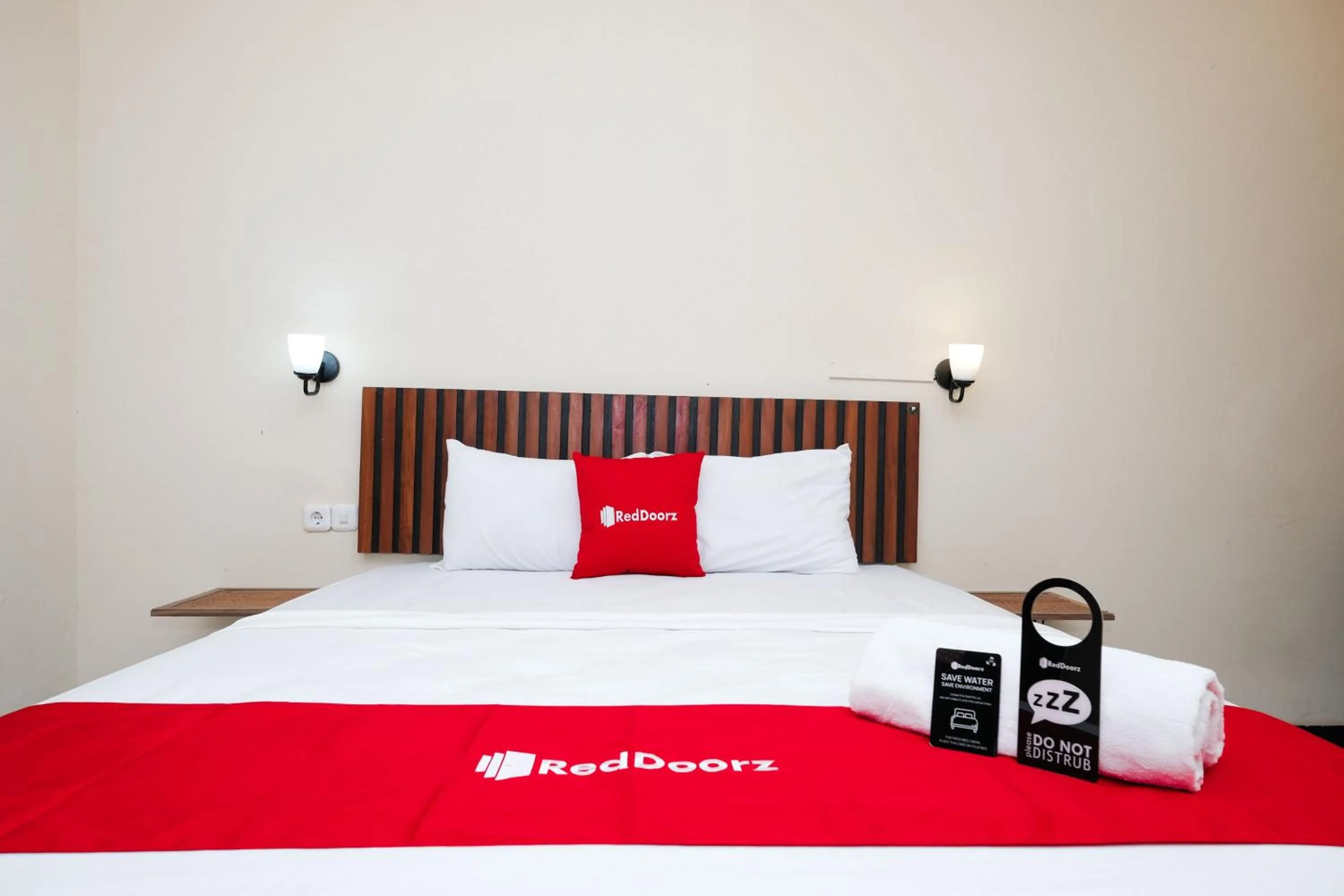 Bedroom, Bed in RedDoorz @ Wiyung 2